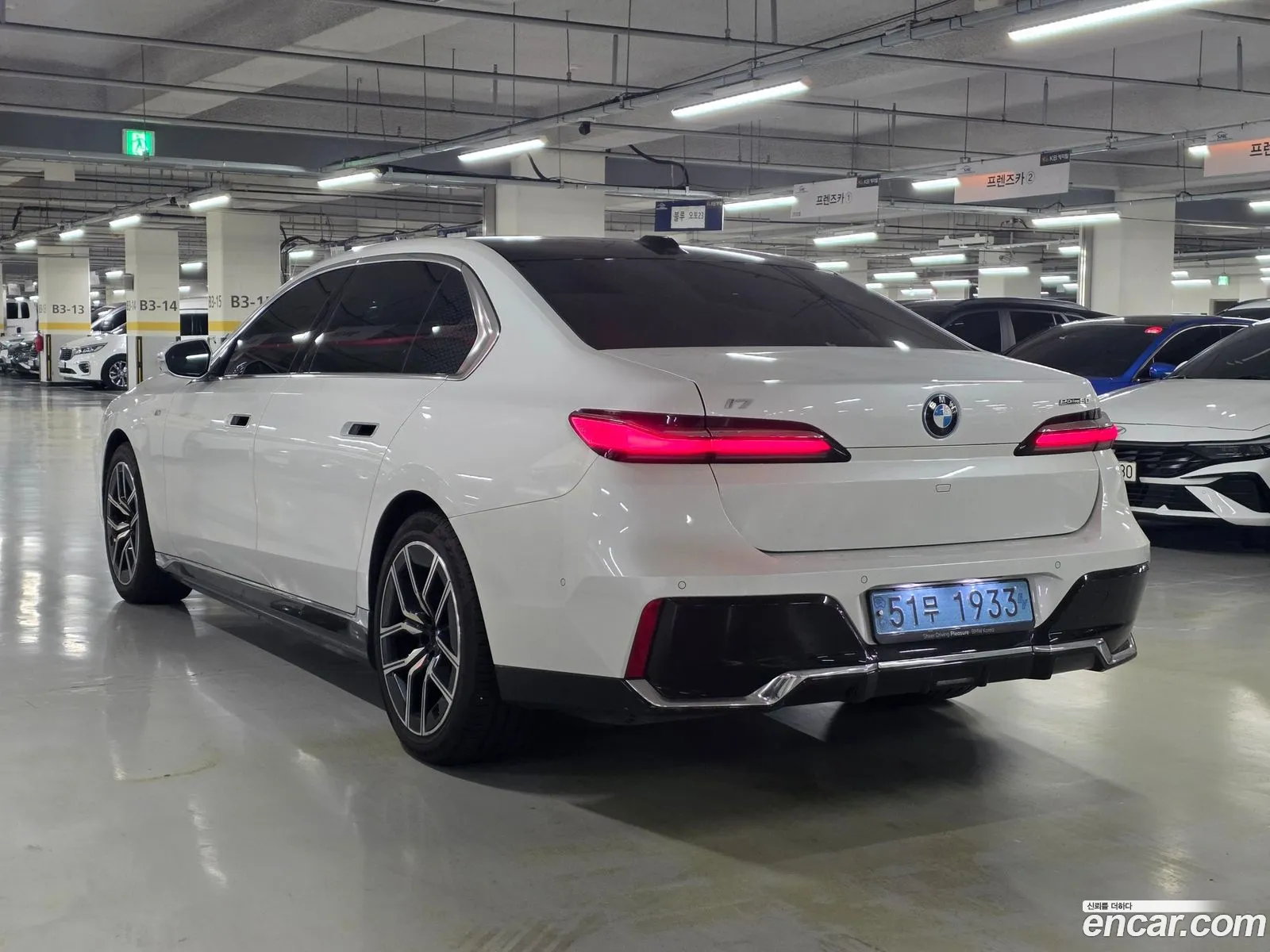 BMW i7 2023 — 17