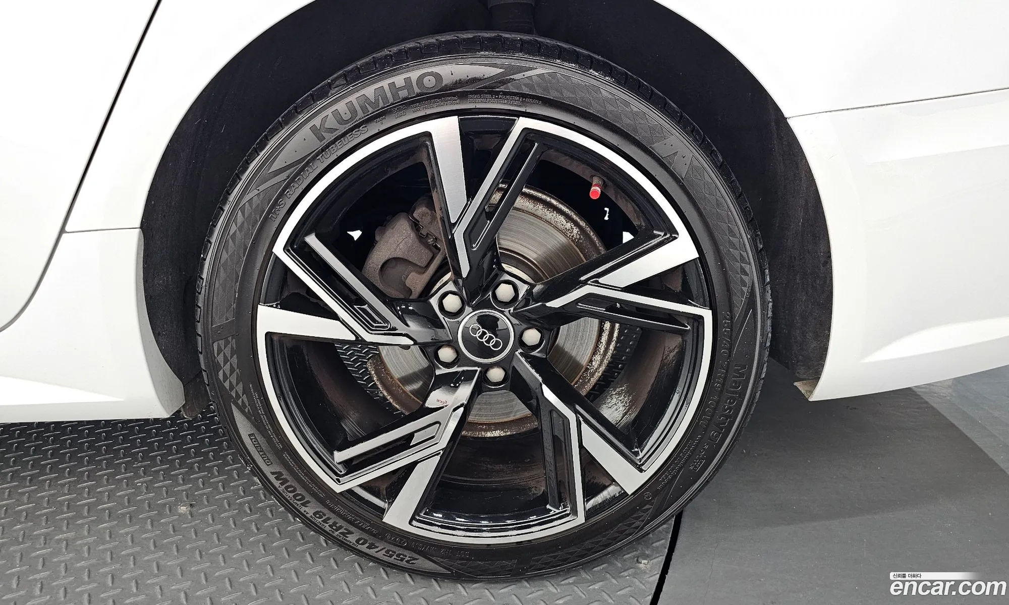 Audi A6 2018 WAUZZZ4G5JN064304 — 28