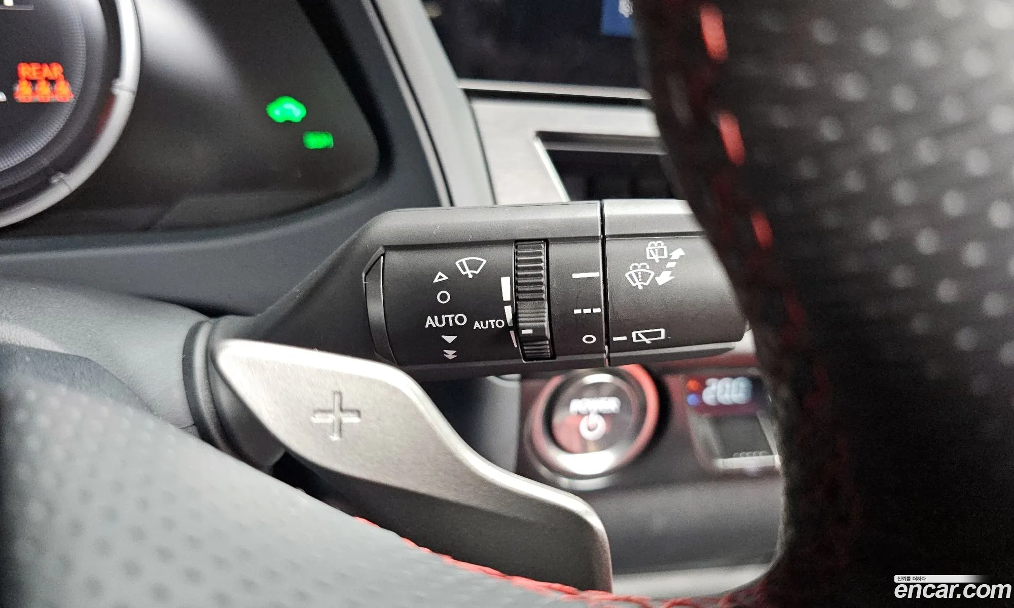Lexus UX250h 2023 — 15