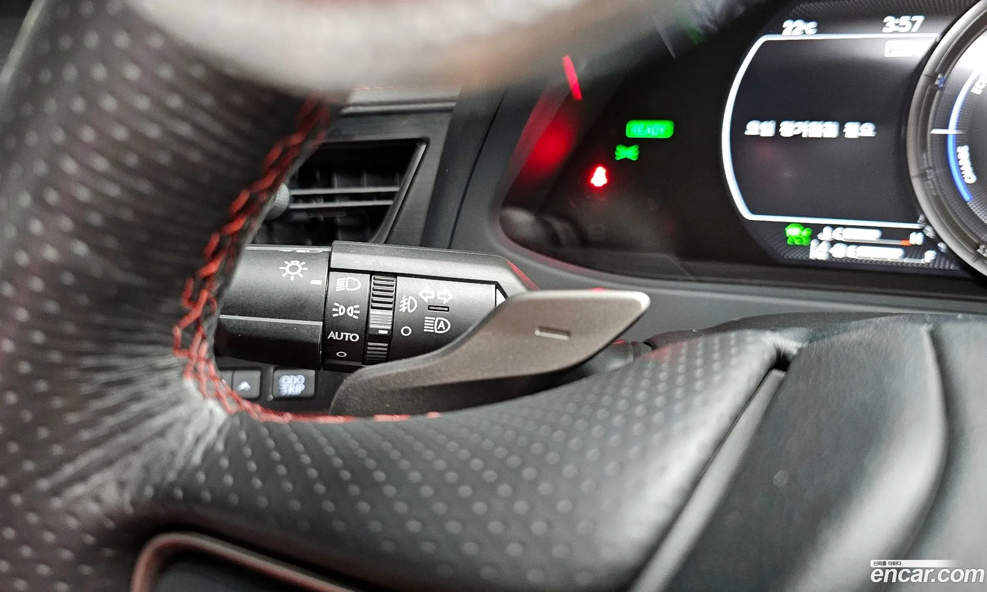 Lexus UX250h 2023 — 7