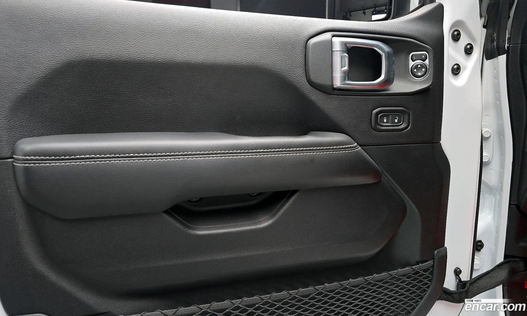 Jeep Wrangler 2020 — 23
