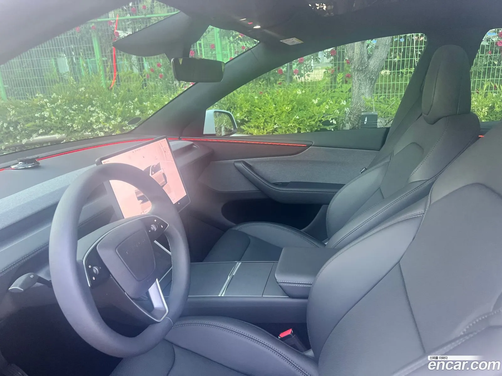 Tesla Model Y 2026 — 9