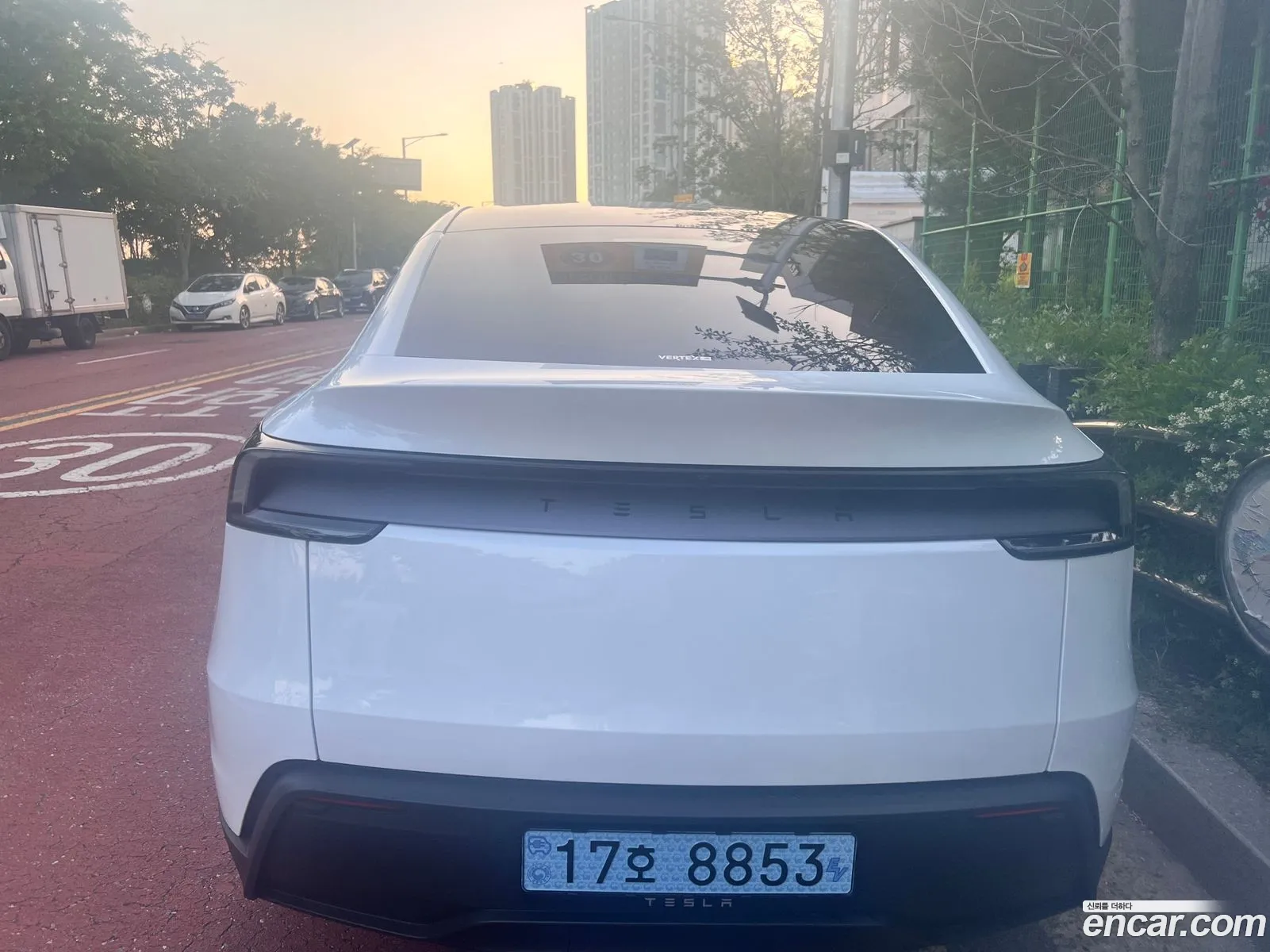 Tesla Model Y 2026 — 17