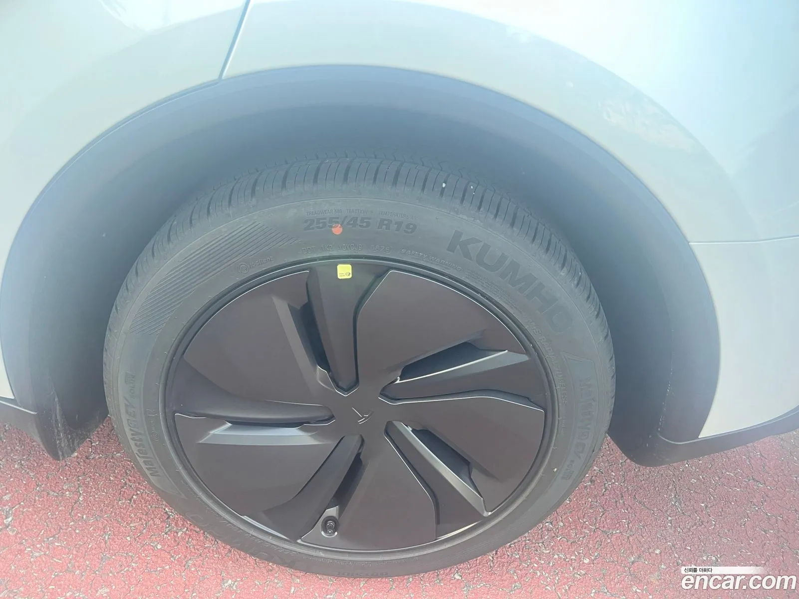 Tesla Model Y 2026 — 14