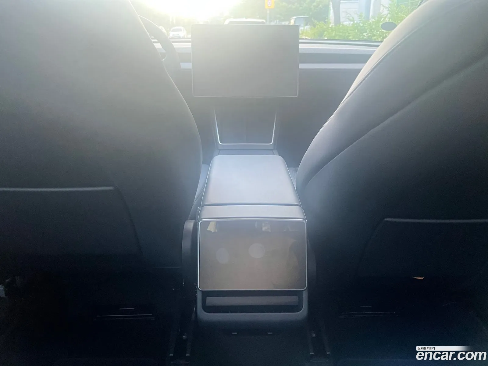 Tesla Model Y 2026 — 16