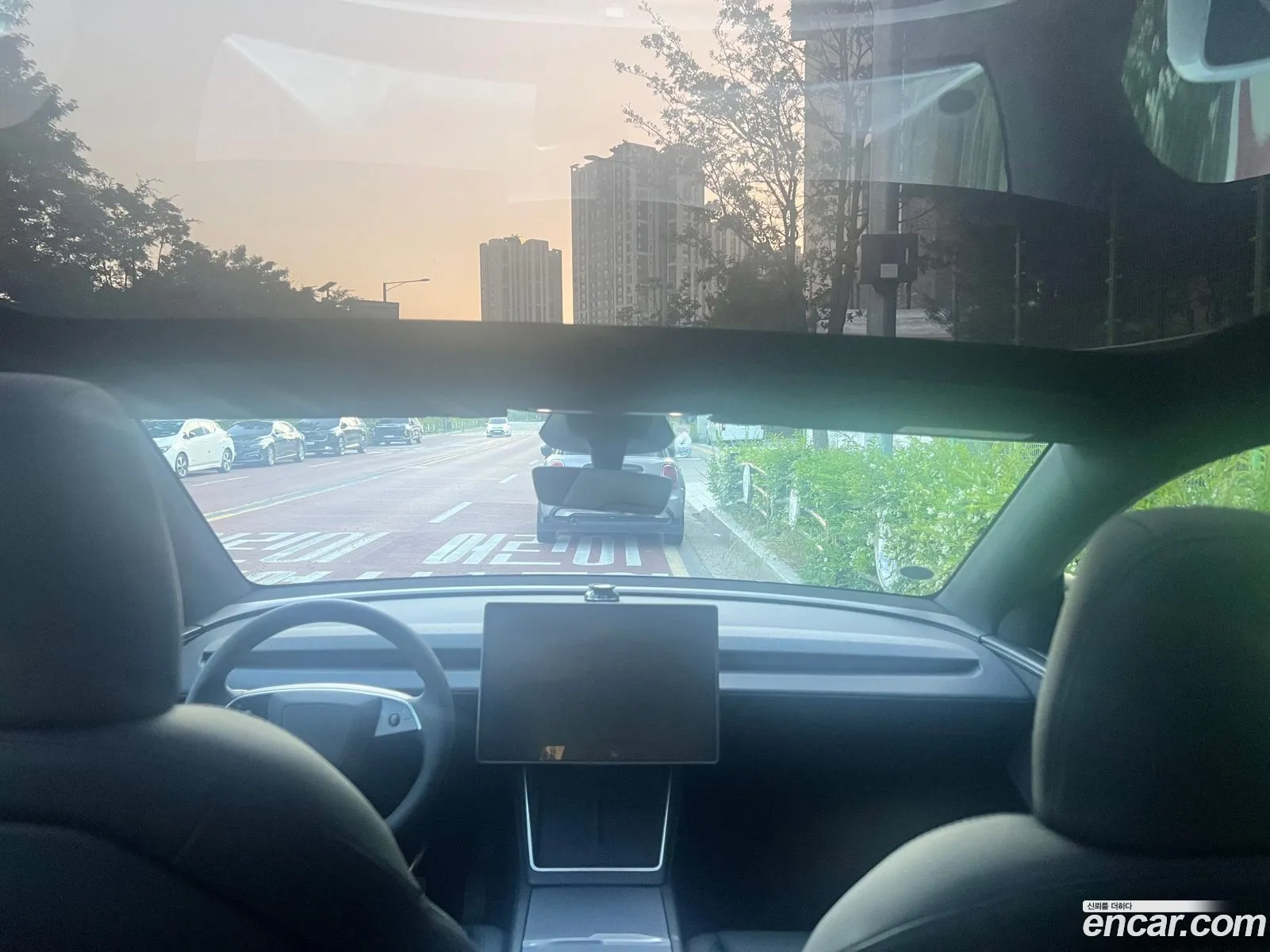Tesla Model Y 2026 — 10