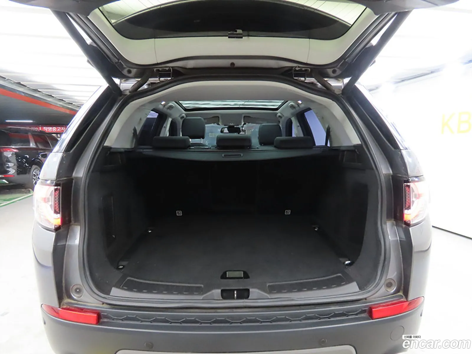 Land Rover Discovery Sport 2017 — 16