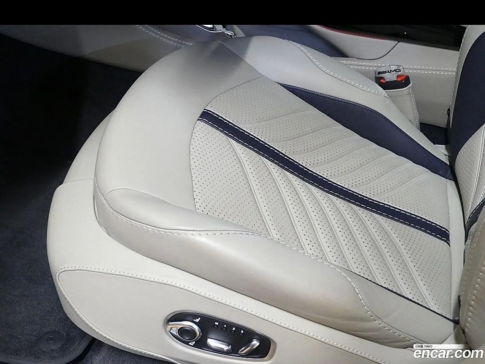 Aston Martin DBX 2023 — 3