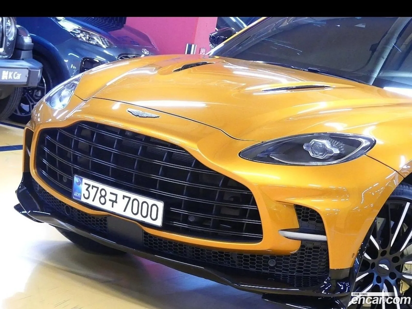 Aston Martin DBX 2023 — 18