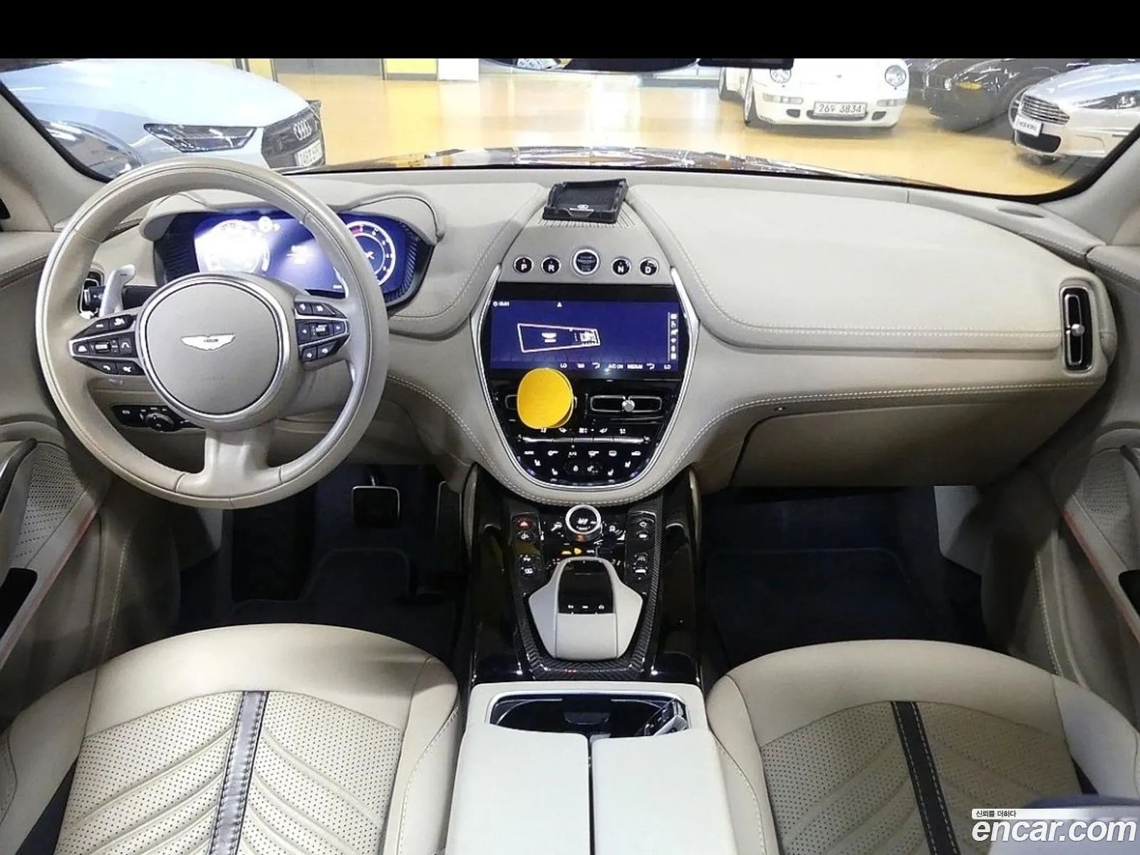 Aston Martin DBX 2023 — 6