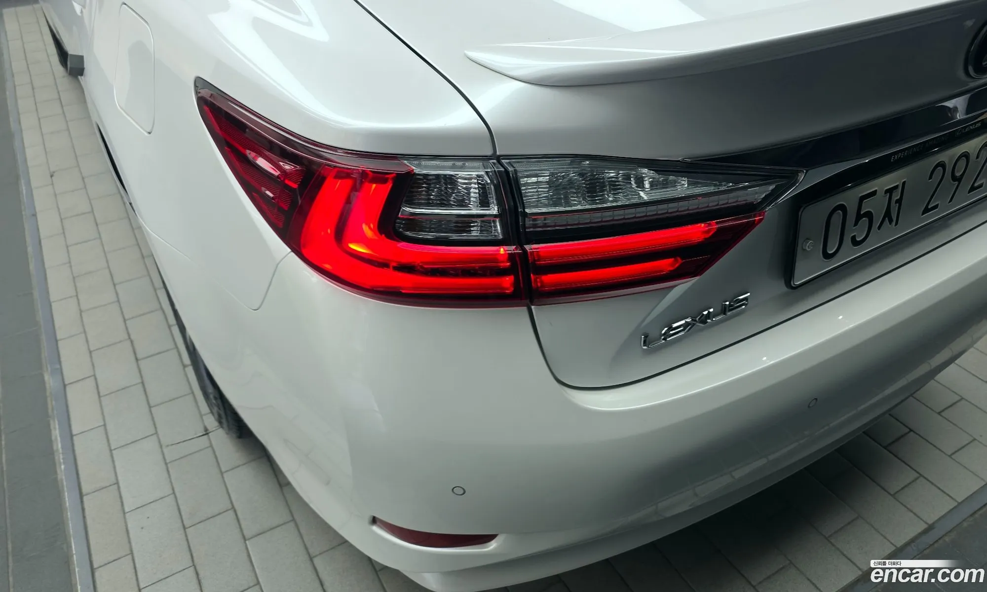 Lexus ES300h 2018 JTHBW1GG9J2176694 — 30