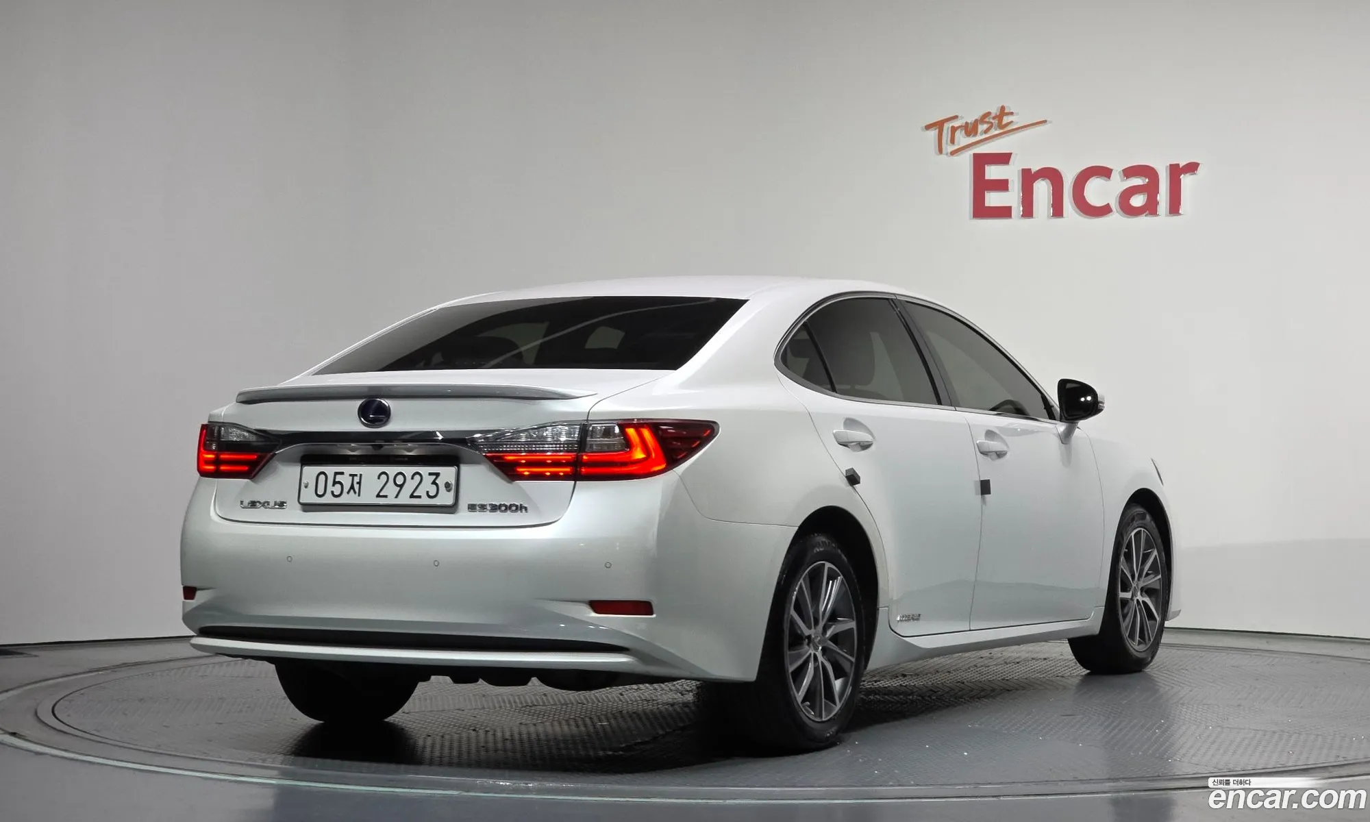 Lexus ES300h 2018 JTHBW1GG9J2176694 — 29