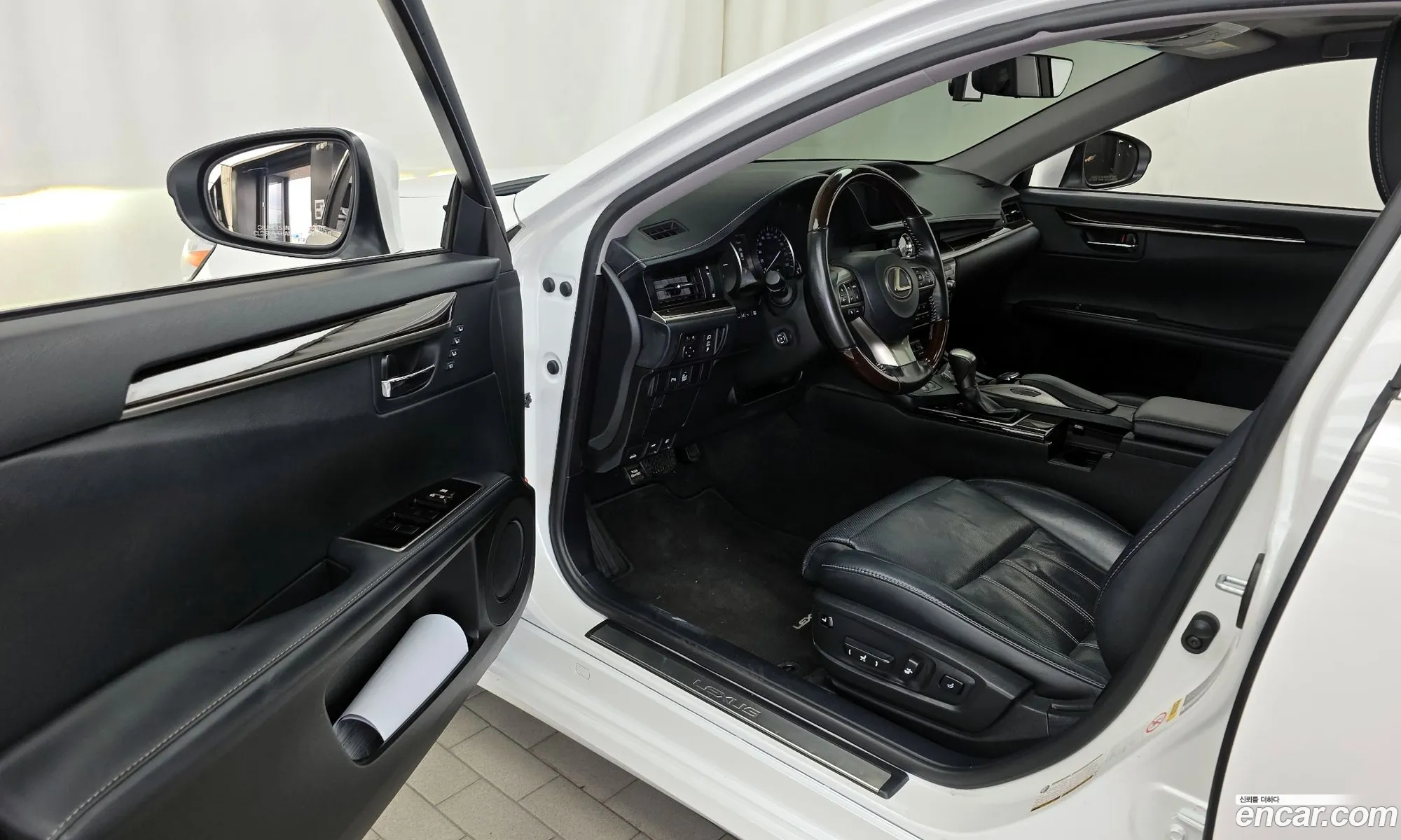 Lexus ES300h 2018 JTHBW1GG9J2176694 — 4