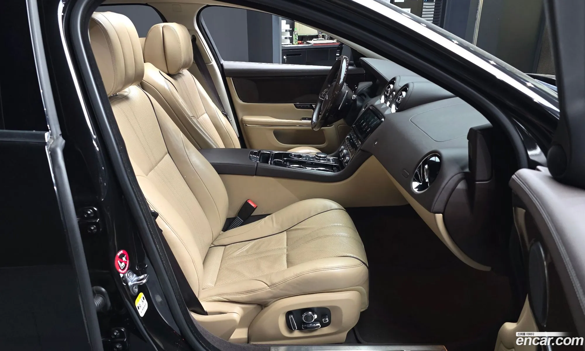 Jaguar XJ 2016 — 18