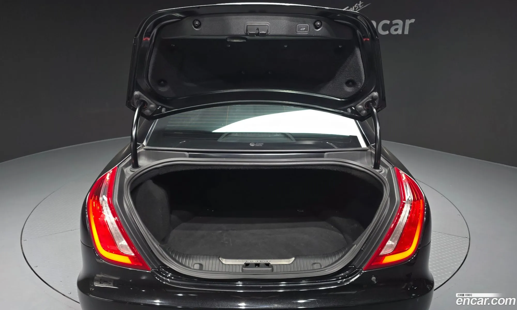 Jaguar XJ 2016 — 14