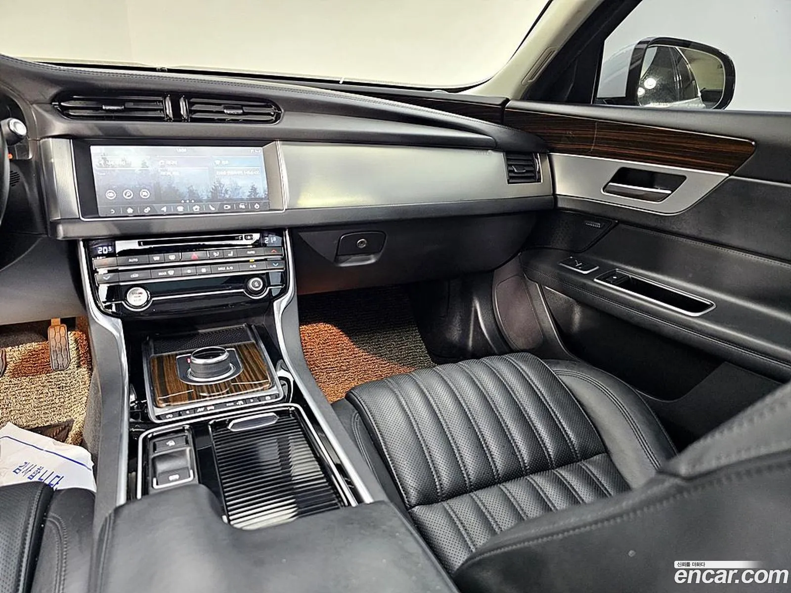 Jaguar XF 2016 — 12