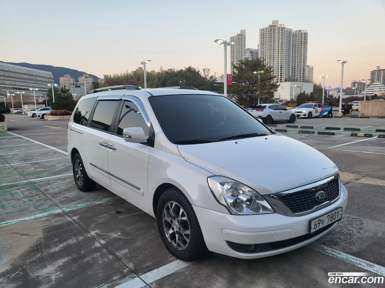Kia Carnival R 2013 — 2
