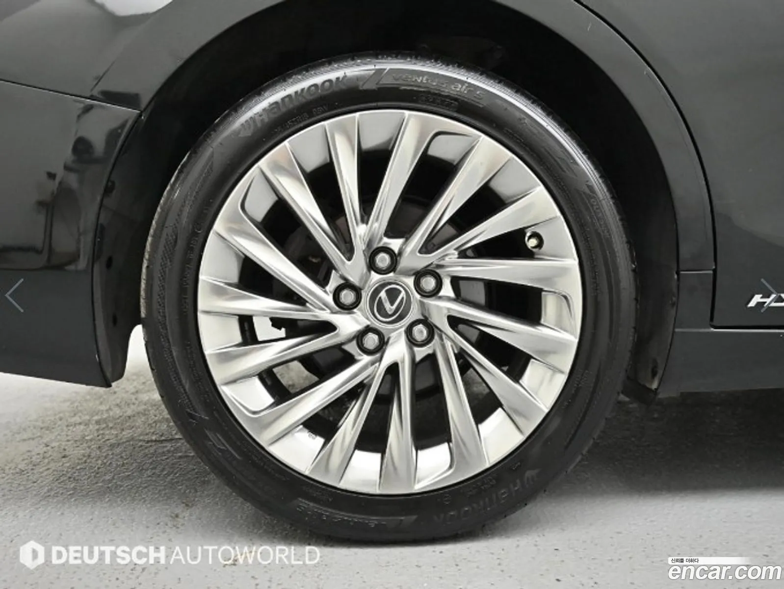 Lexus ES300h 7th Gen 2019 — 4