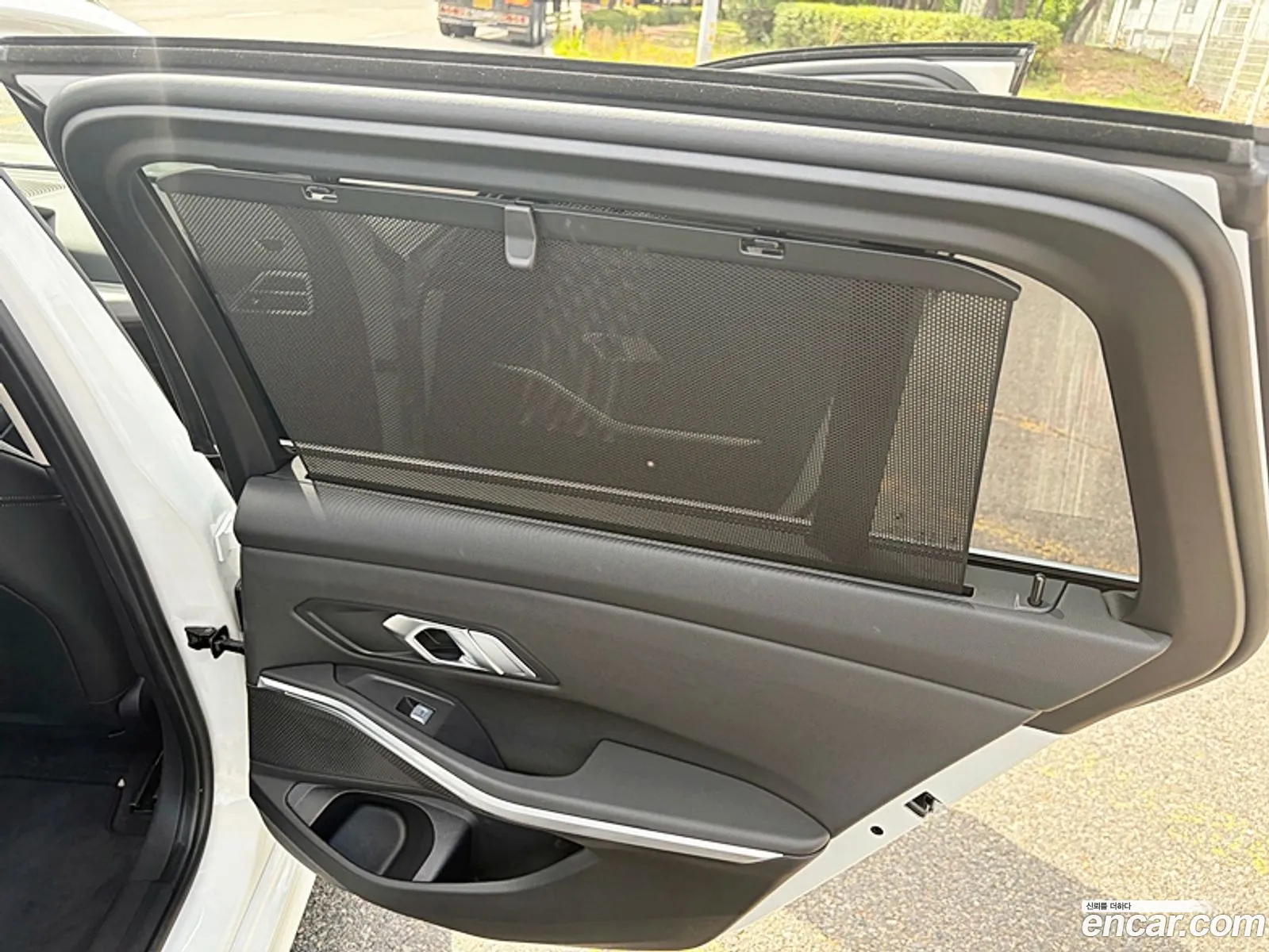 BMW 3 Series 2025 — 3