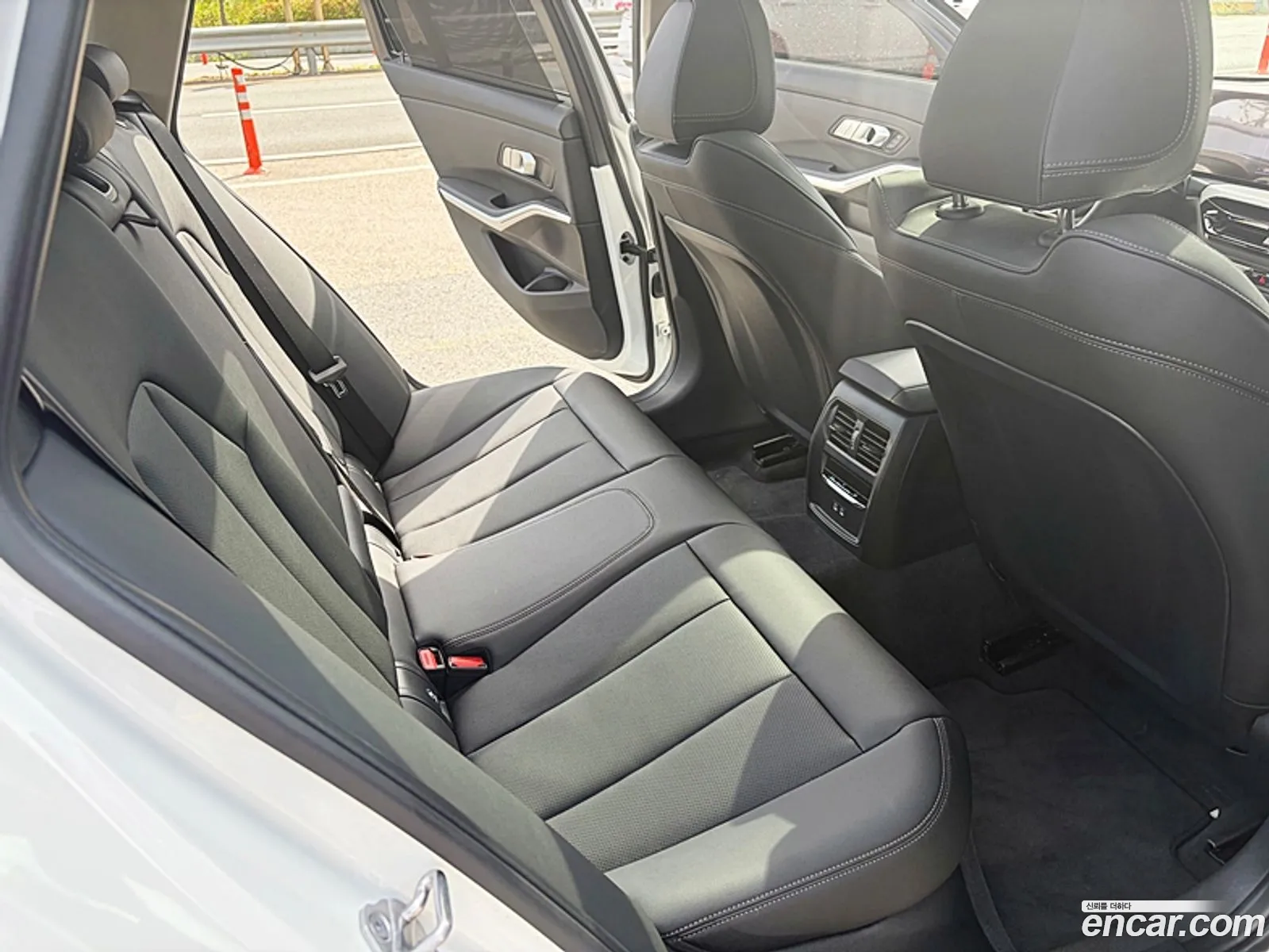 BMW 3 Series 2025 — 11