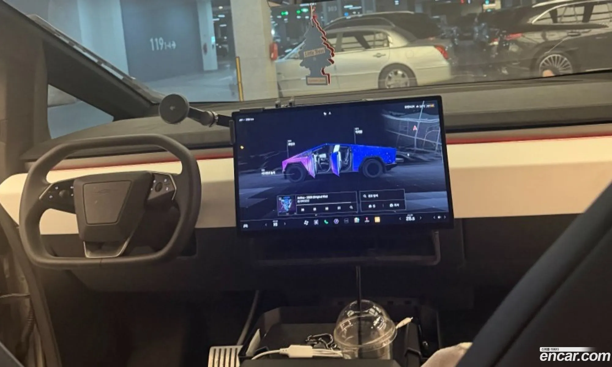 Tesla Cybertruck 2025 — 9