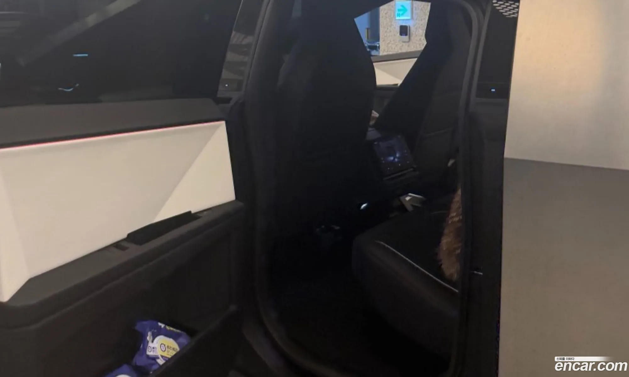 Tesla Cybertruck 2025 — 4