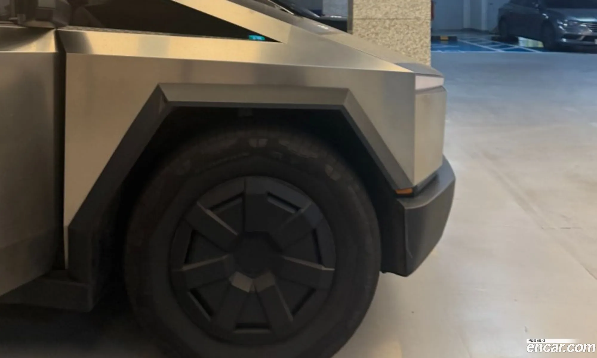 Tesla Cybertruck 2025 — 3