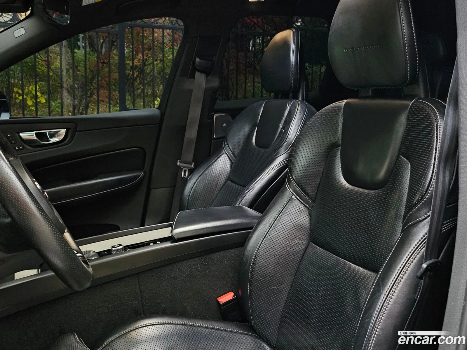 Volvo XC60 2018 — 19