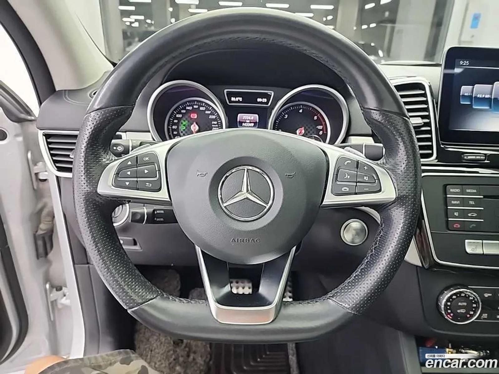 Mercedes-Benz GLE-Class W166 2017 — 3