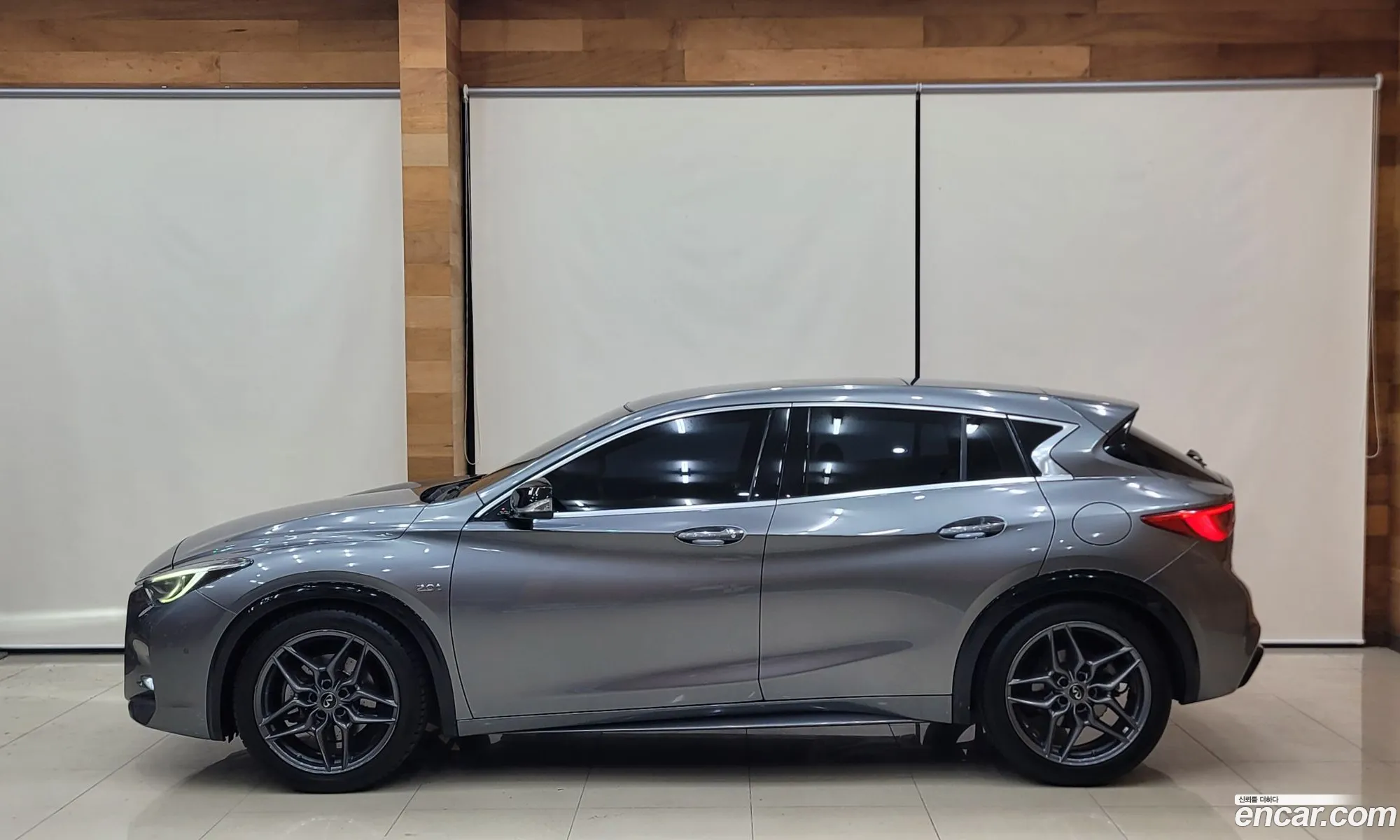 Infiniti Q30