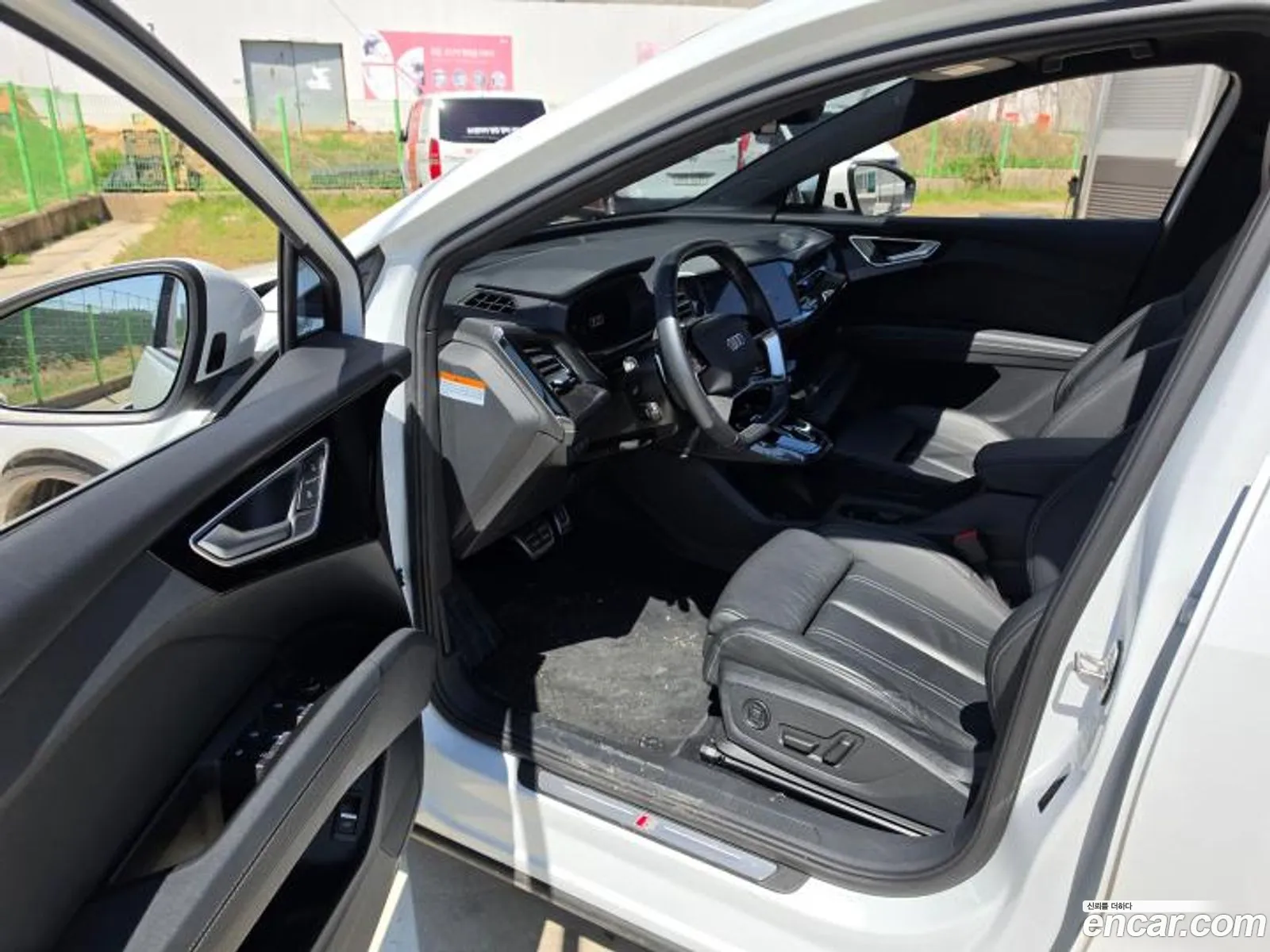 Audi Q4 e-tron 2022 — 8