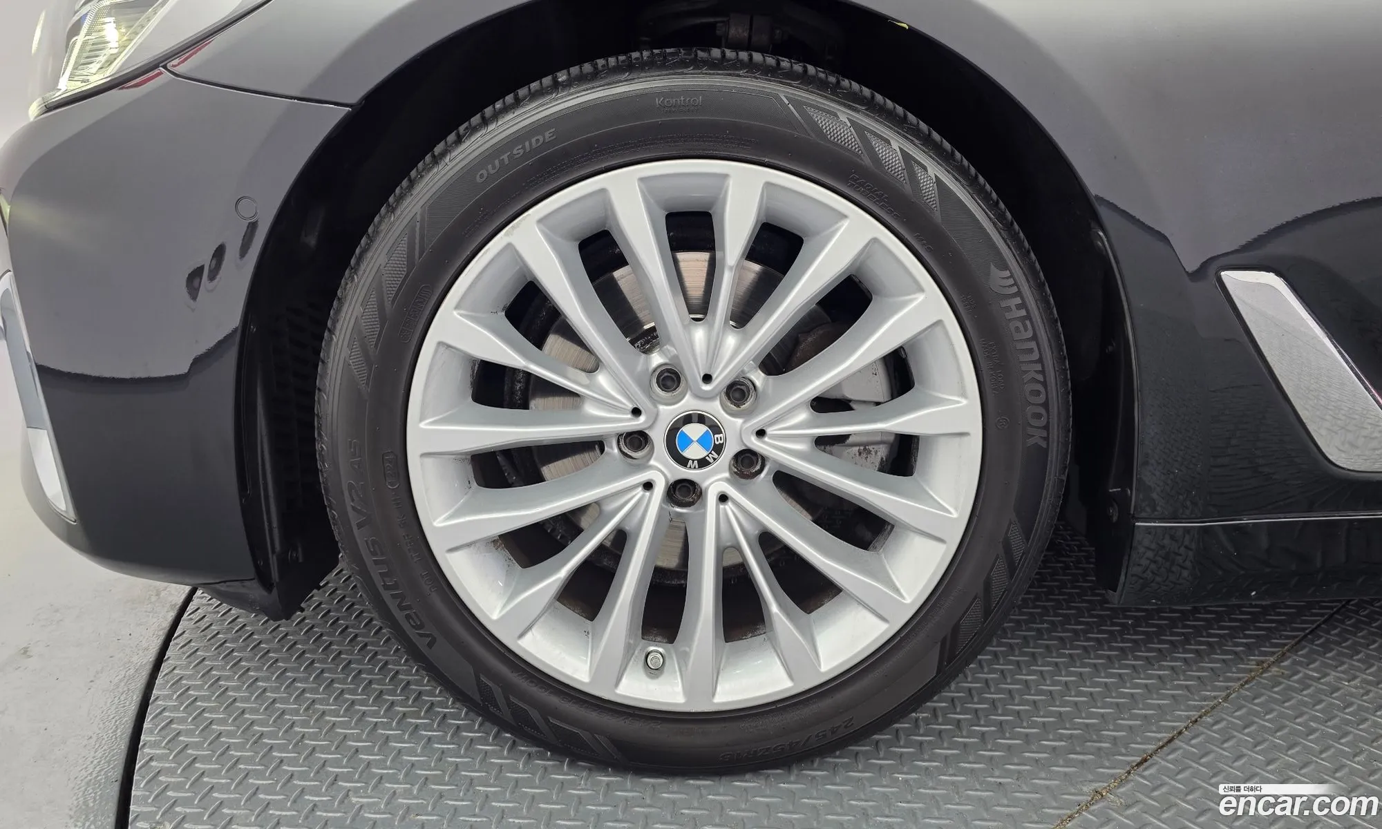 BMW 5 Series 2021 — 25
