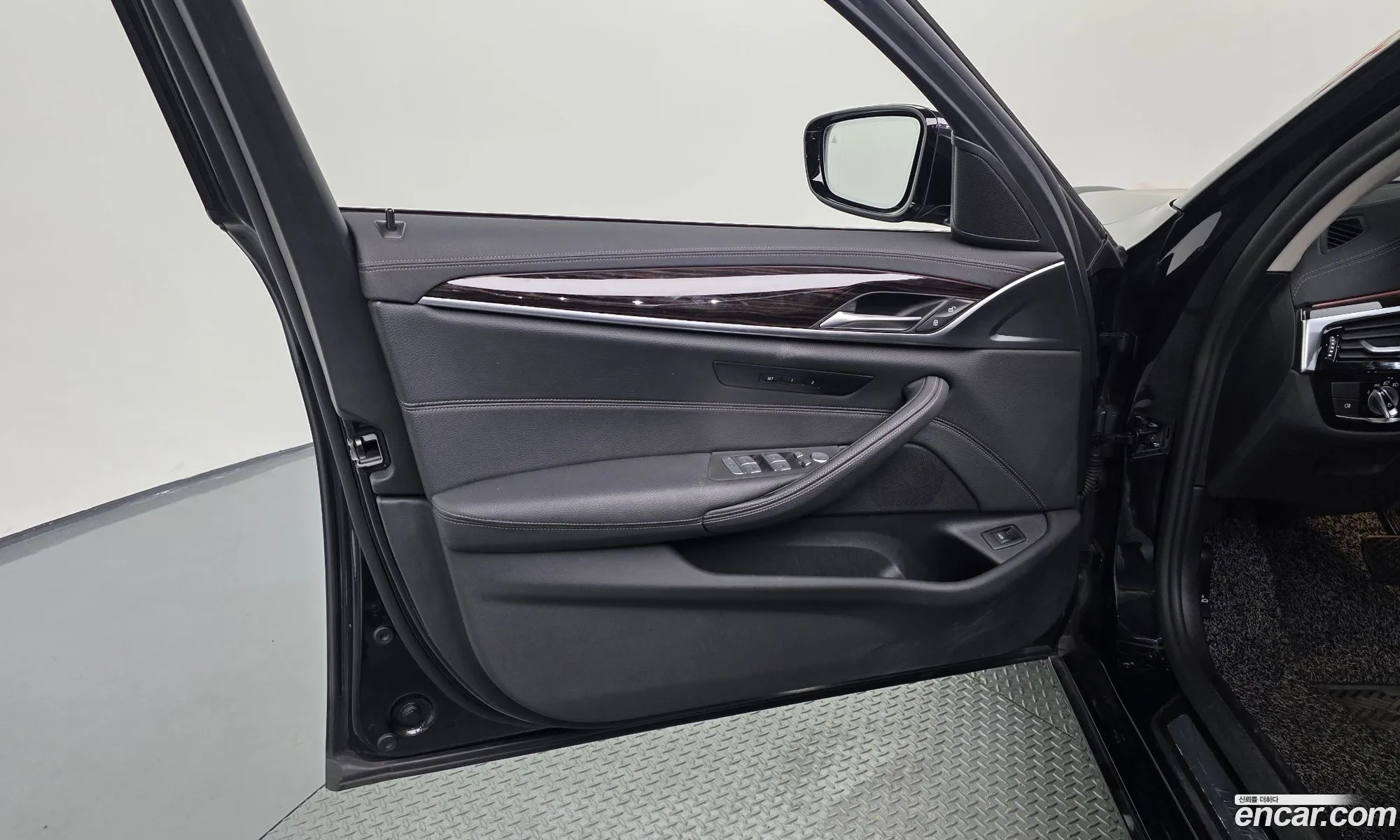 BMW 5 Series 2021 — 16
