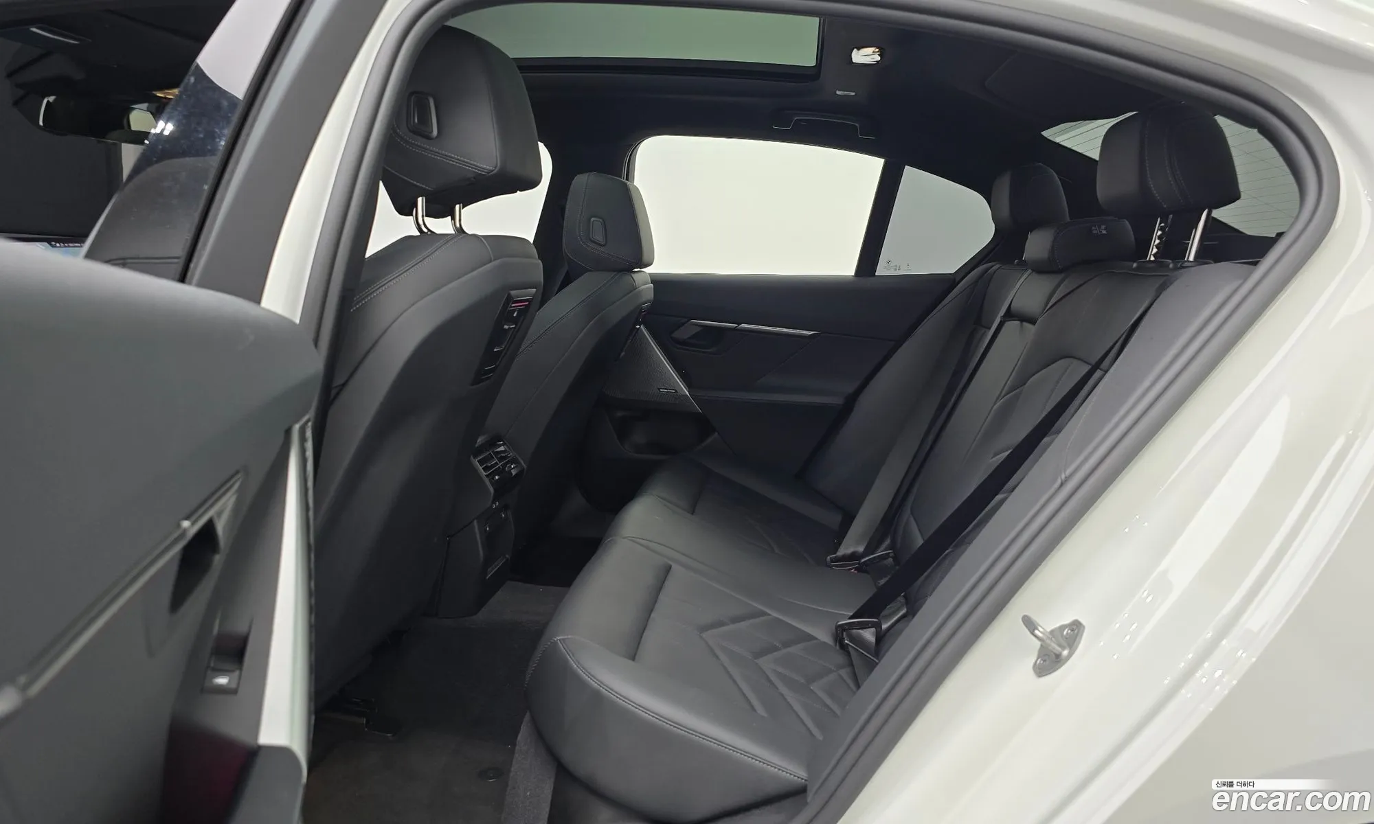 BMW 5 Series 2024 — 19