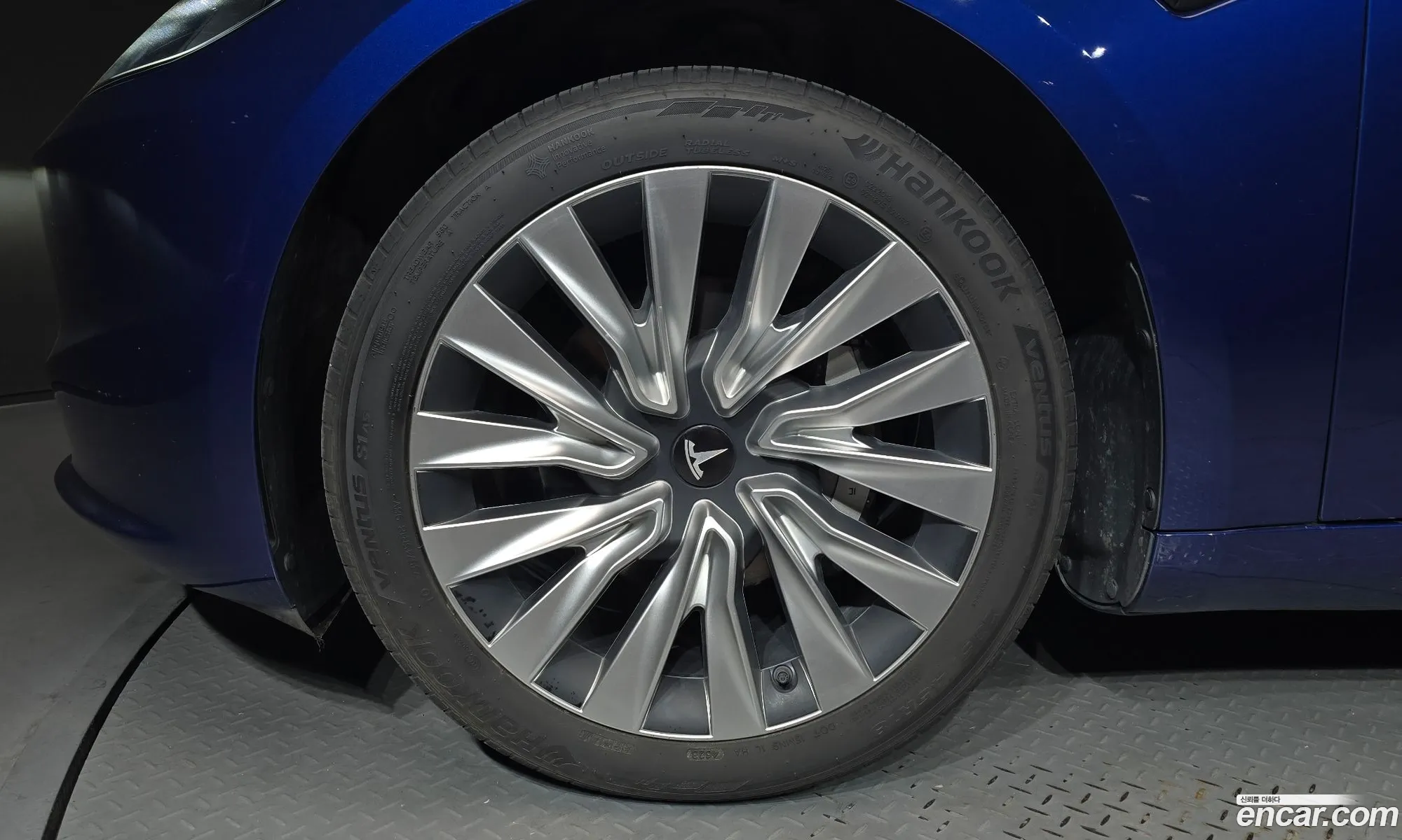 Tesla Model 3 2024 LRW3E7FS7RC129068 — 28