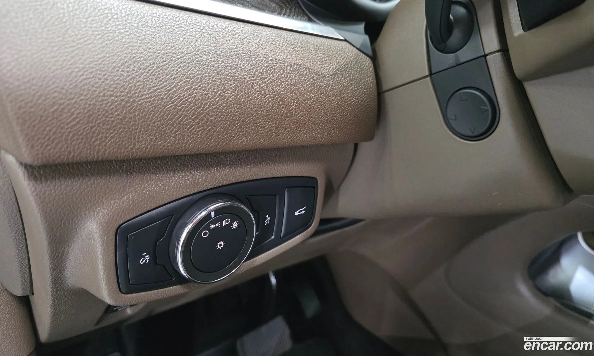 Lincoln MKC 2017 5LMCJ3D97HUL39579 — 19