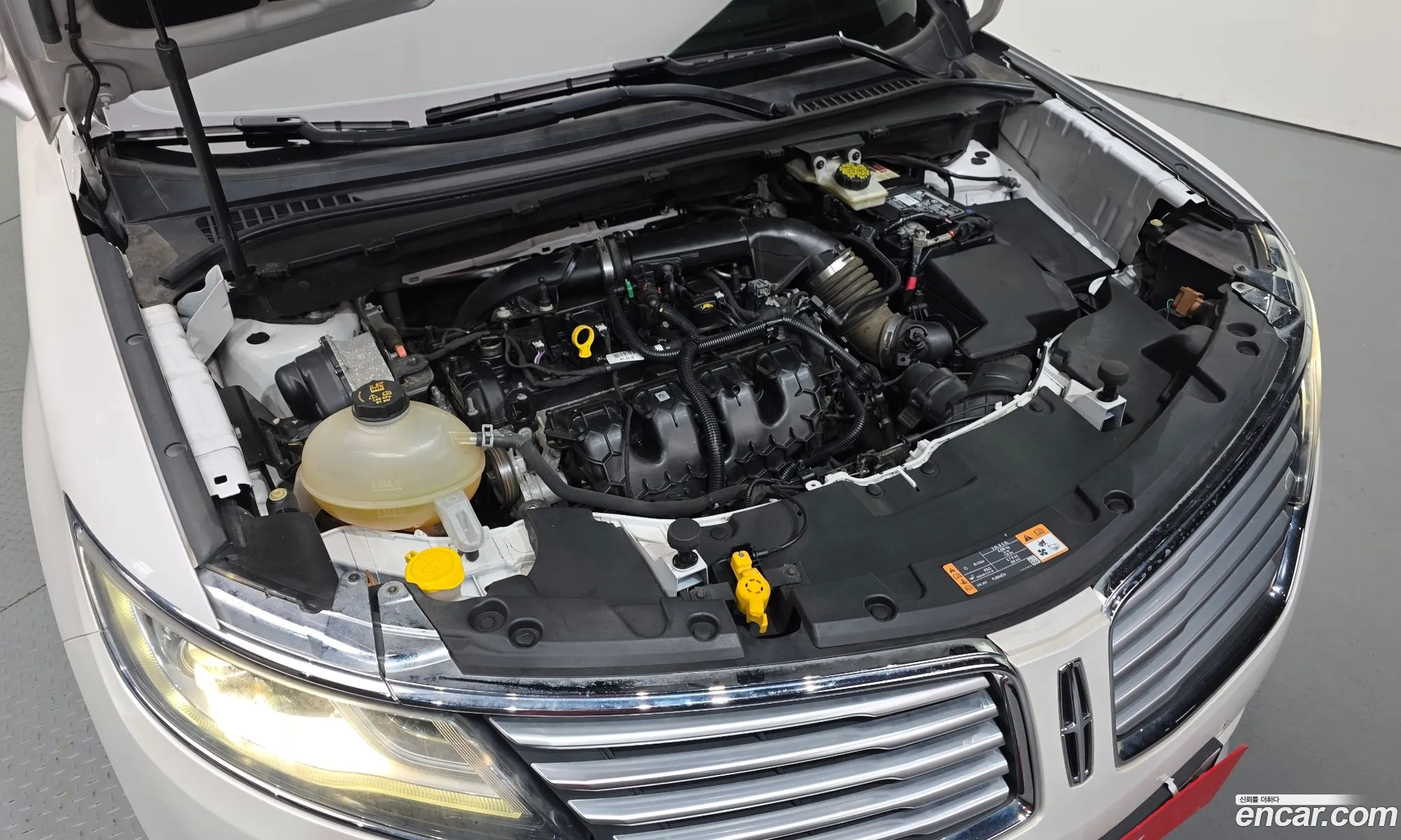 Lincoln MKC 2017 5LMCJ3D97HUL39579 — 12