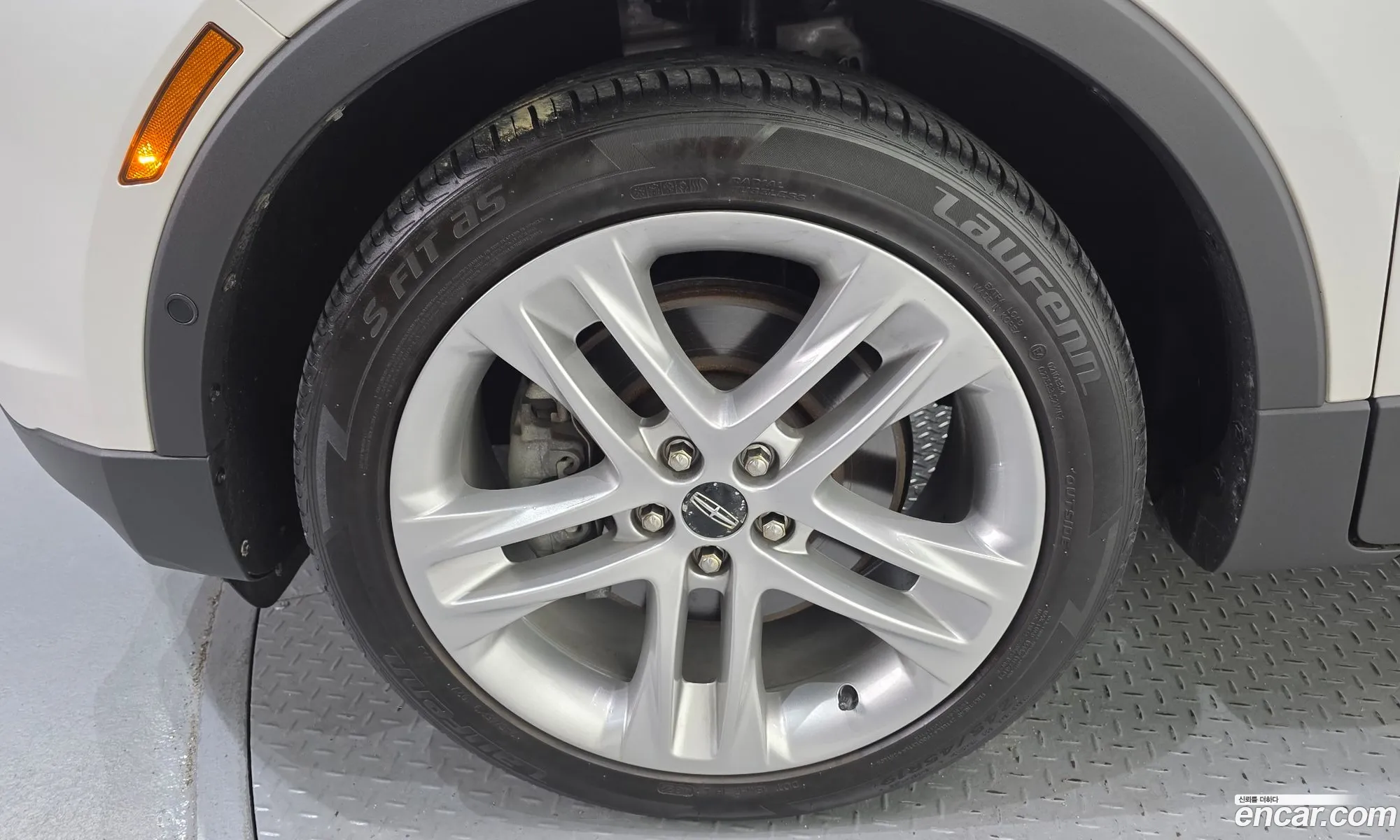 Lincoln MKC 2017 5LMCJ3D97HUL39579 — 7