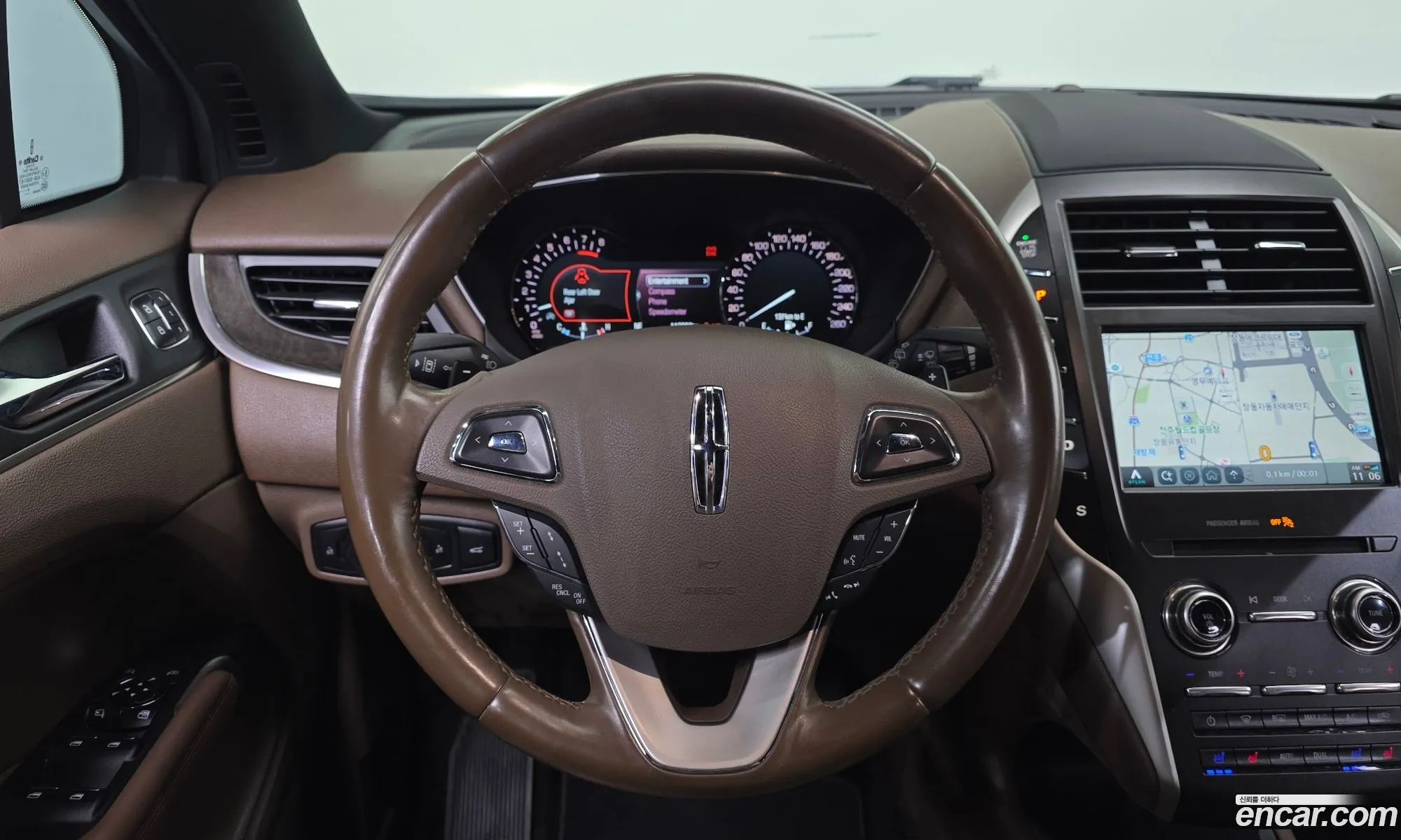 Lincoln MKC 2017 5LMCJ3D97HUL39579 — 16