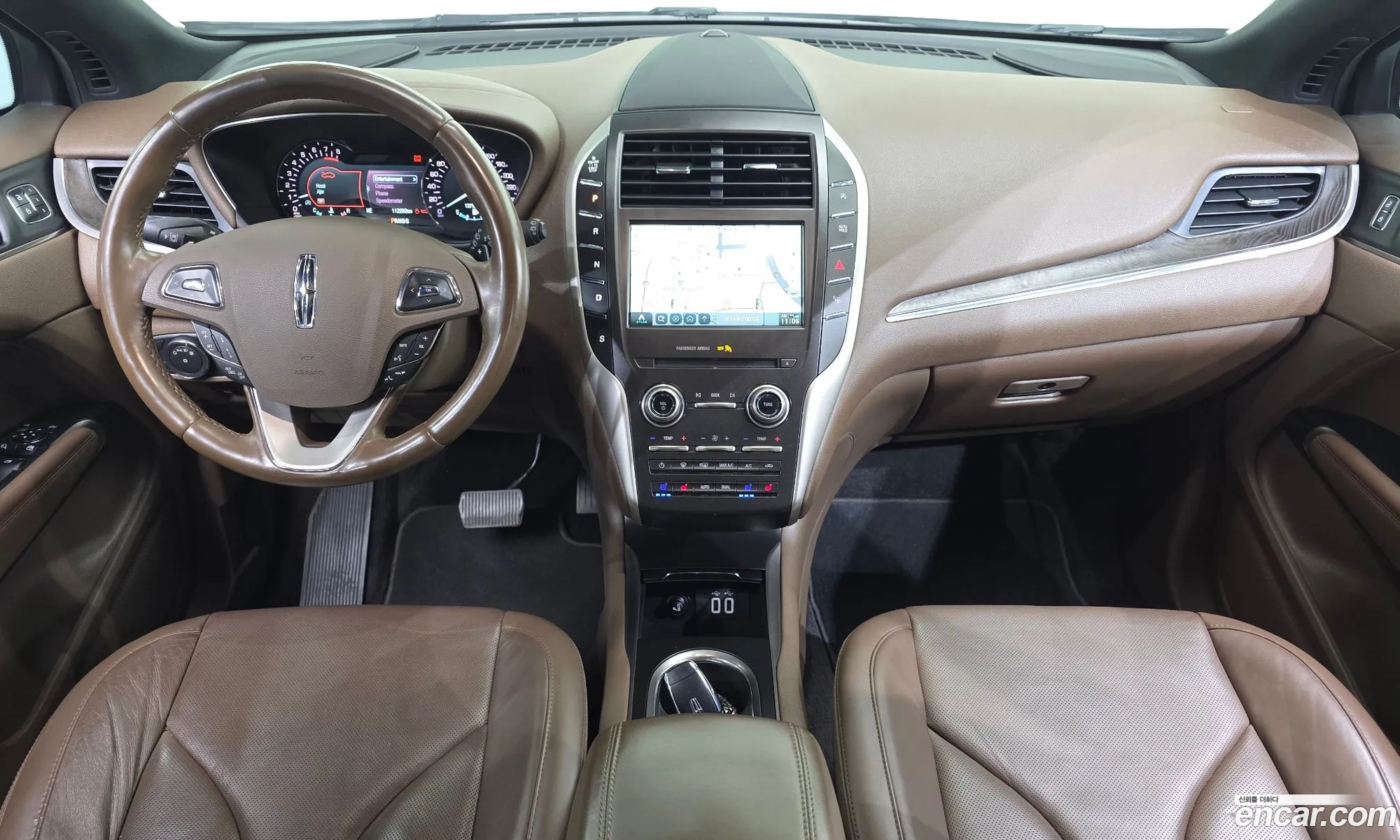 Lincoln MKC 2017 5LMCJ3D97HUL39579 — 17