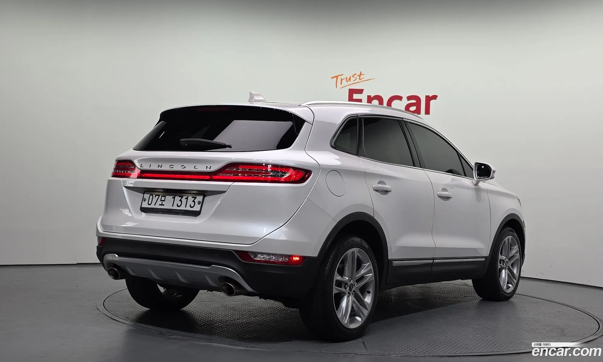 Lincoln MKC 2017 5LMCJ3D97HUL39579 — 8
