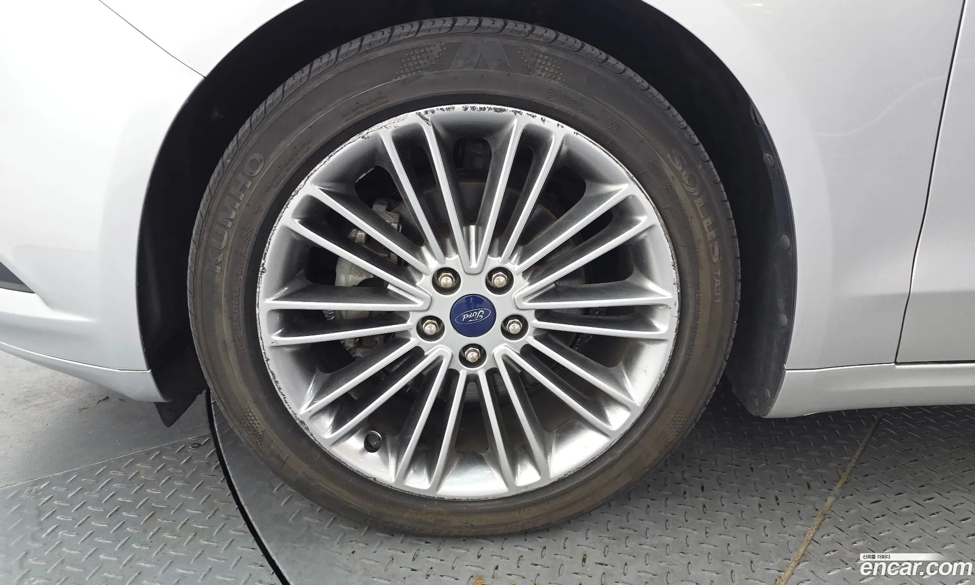 Ford Fusion 2013 — 11