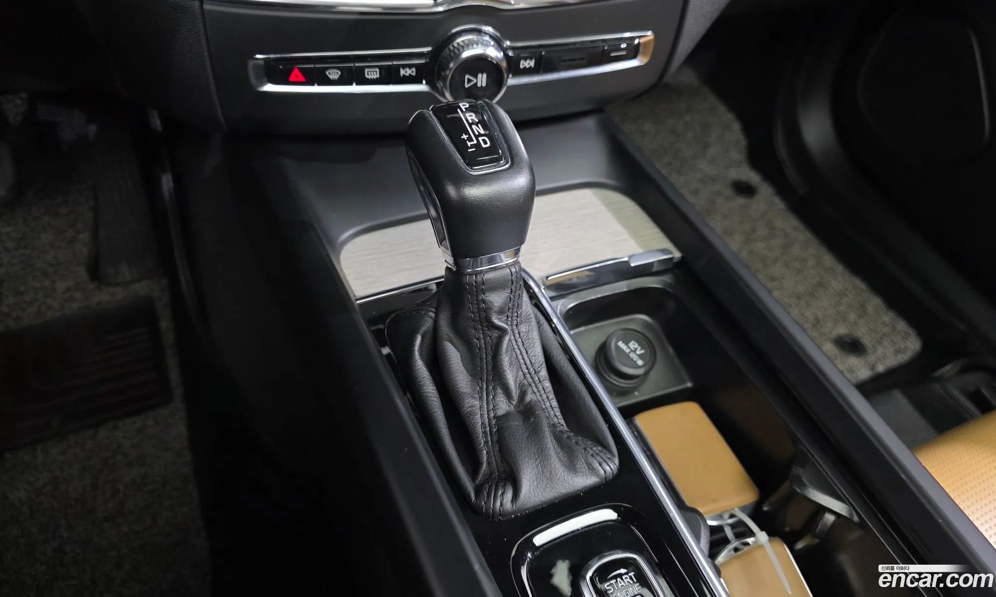 Volvo XC60 2018 — 25