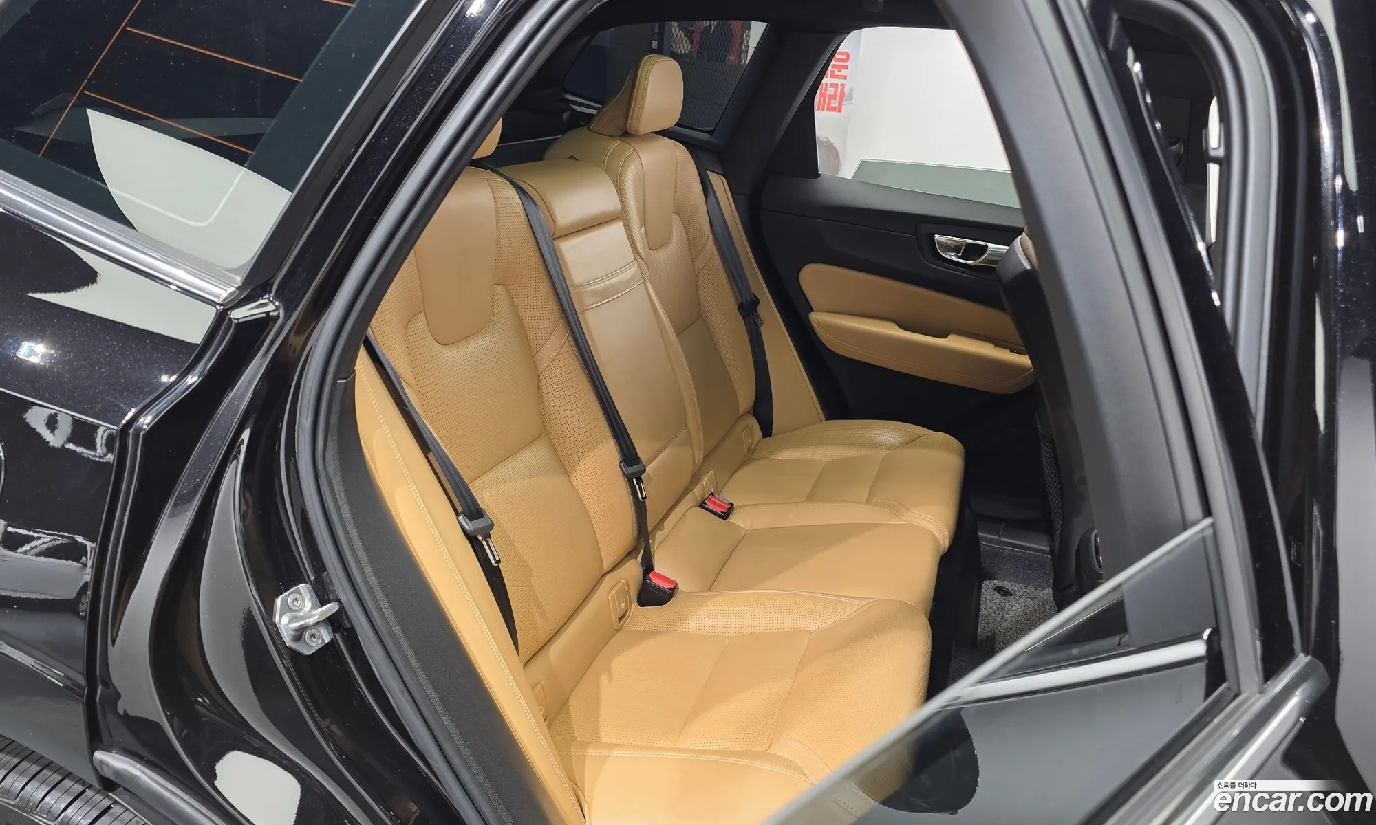 Volvo XC60 2018 — 3