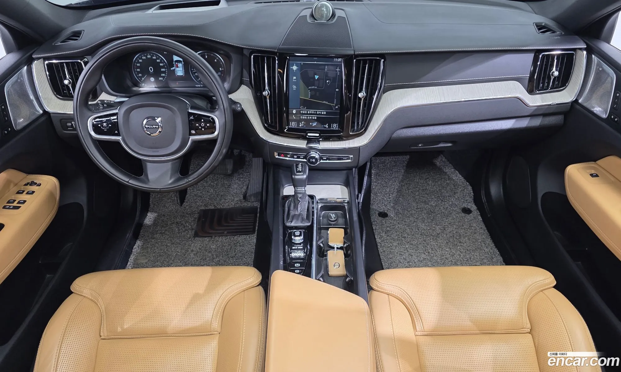 Volvo XC60 2018 — 16