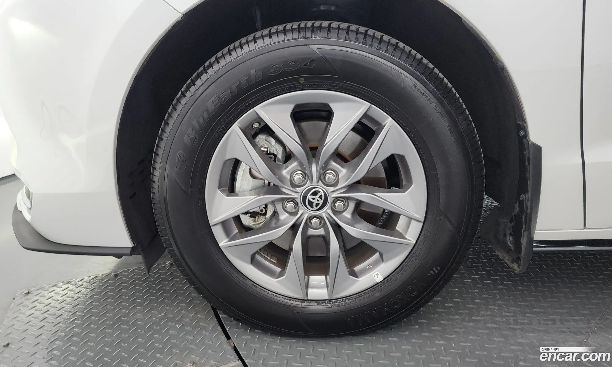 Toyota Sienna 2024 — 5