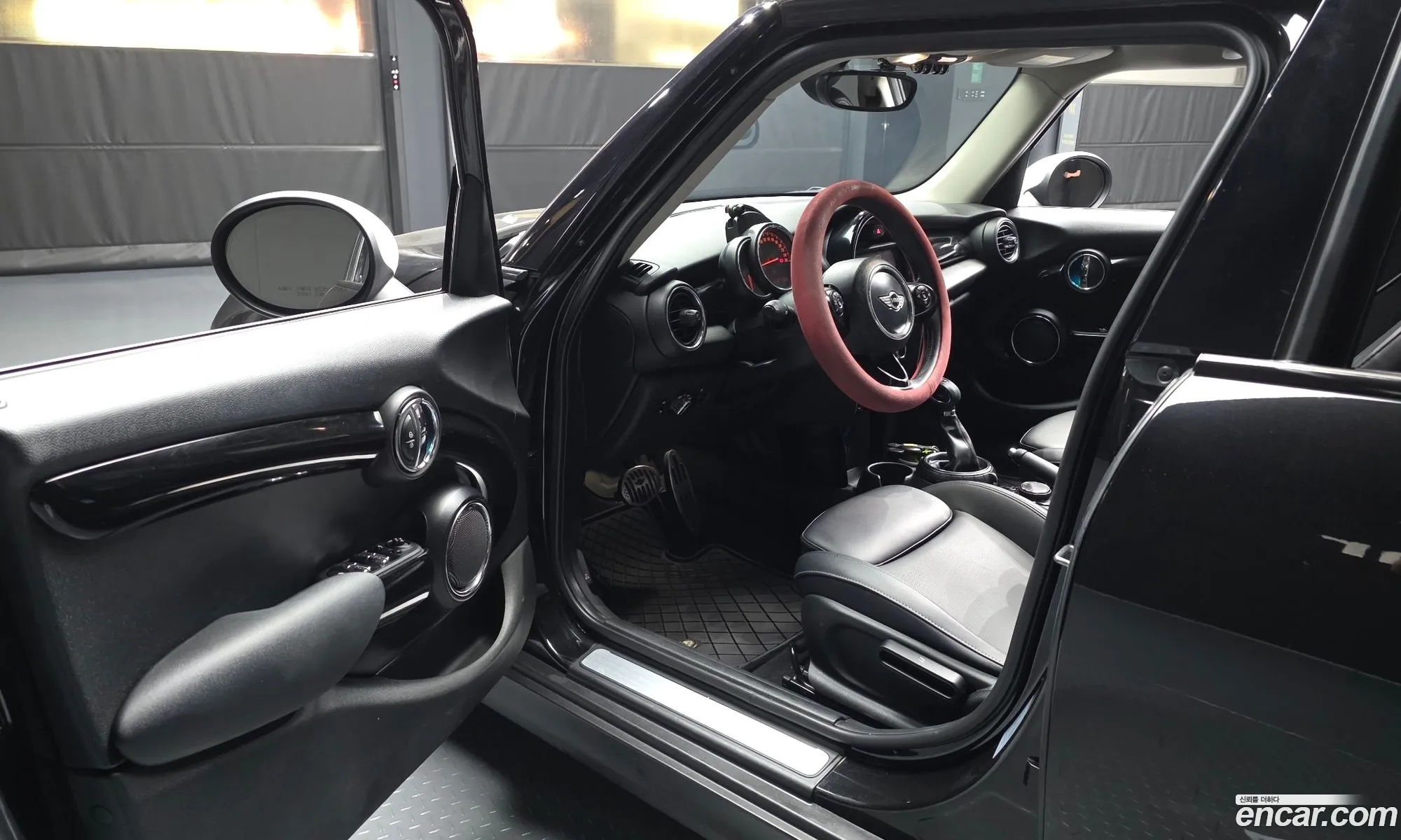 Mini Cooper 2017 WMWXU1104H2G05632 — 17