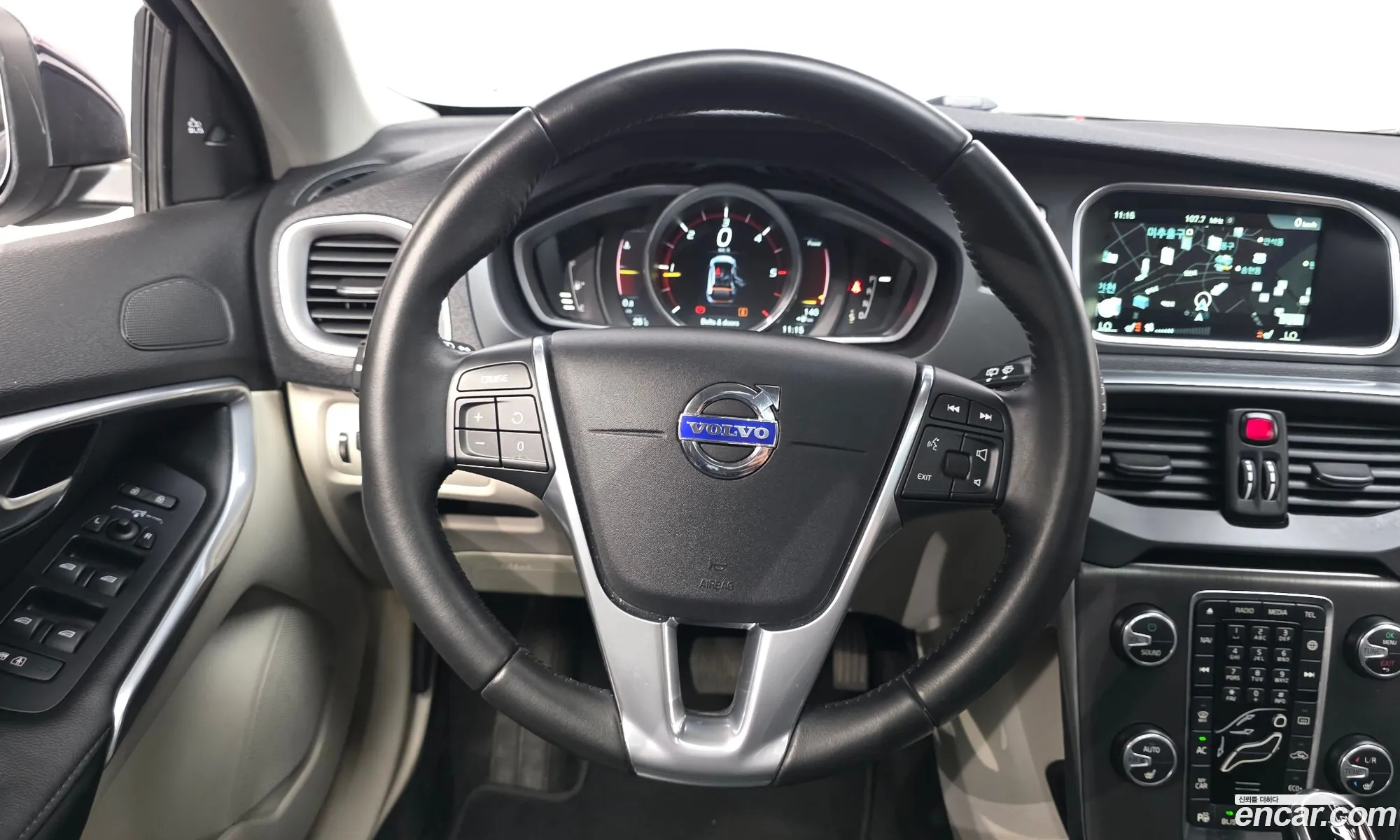 Volvo V40 2015 YV1MV79K0G2303862 — 8