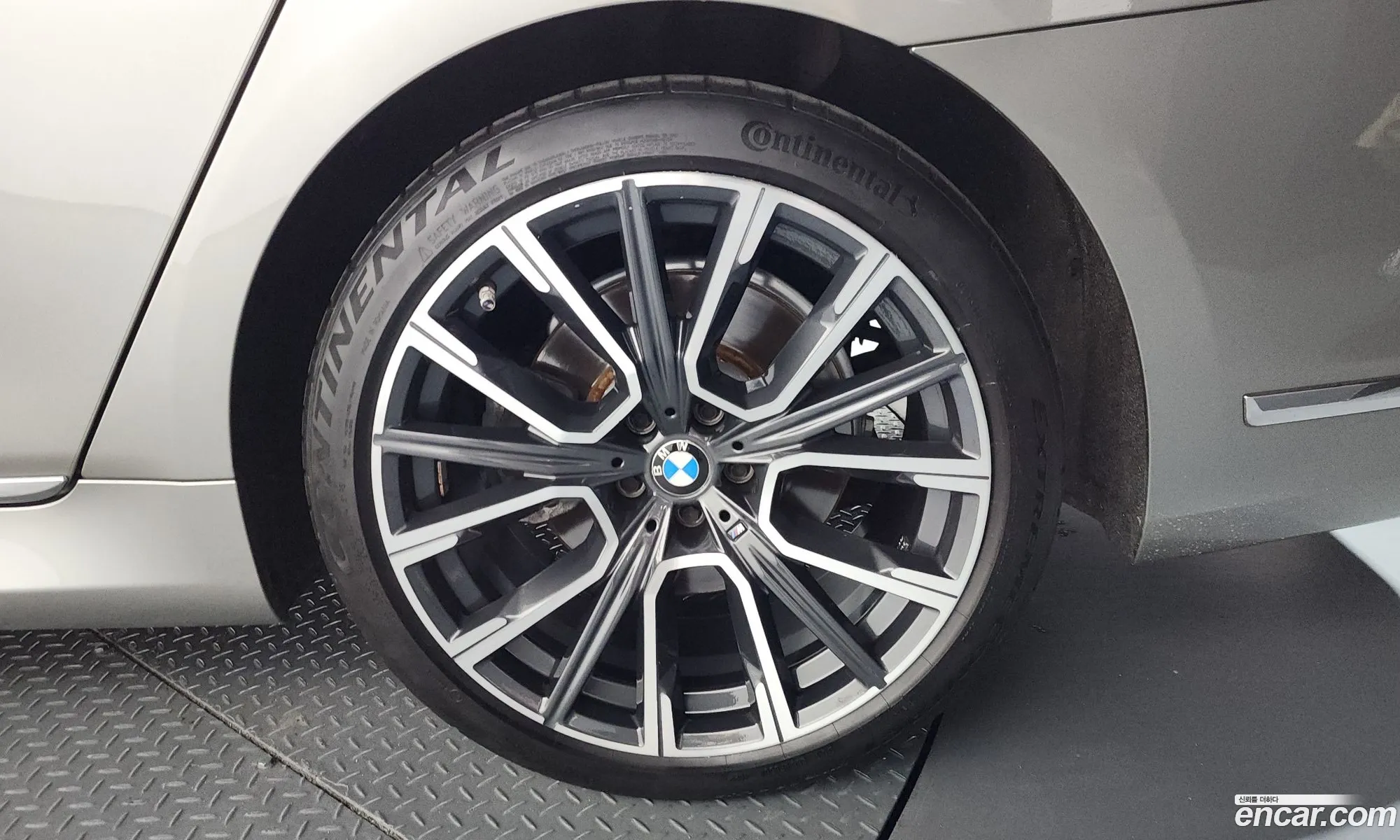 BMW 7 Series 2020 WBA7V4103LCE78759 — 23