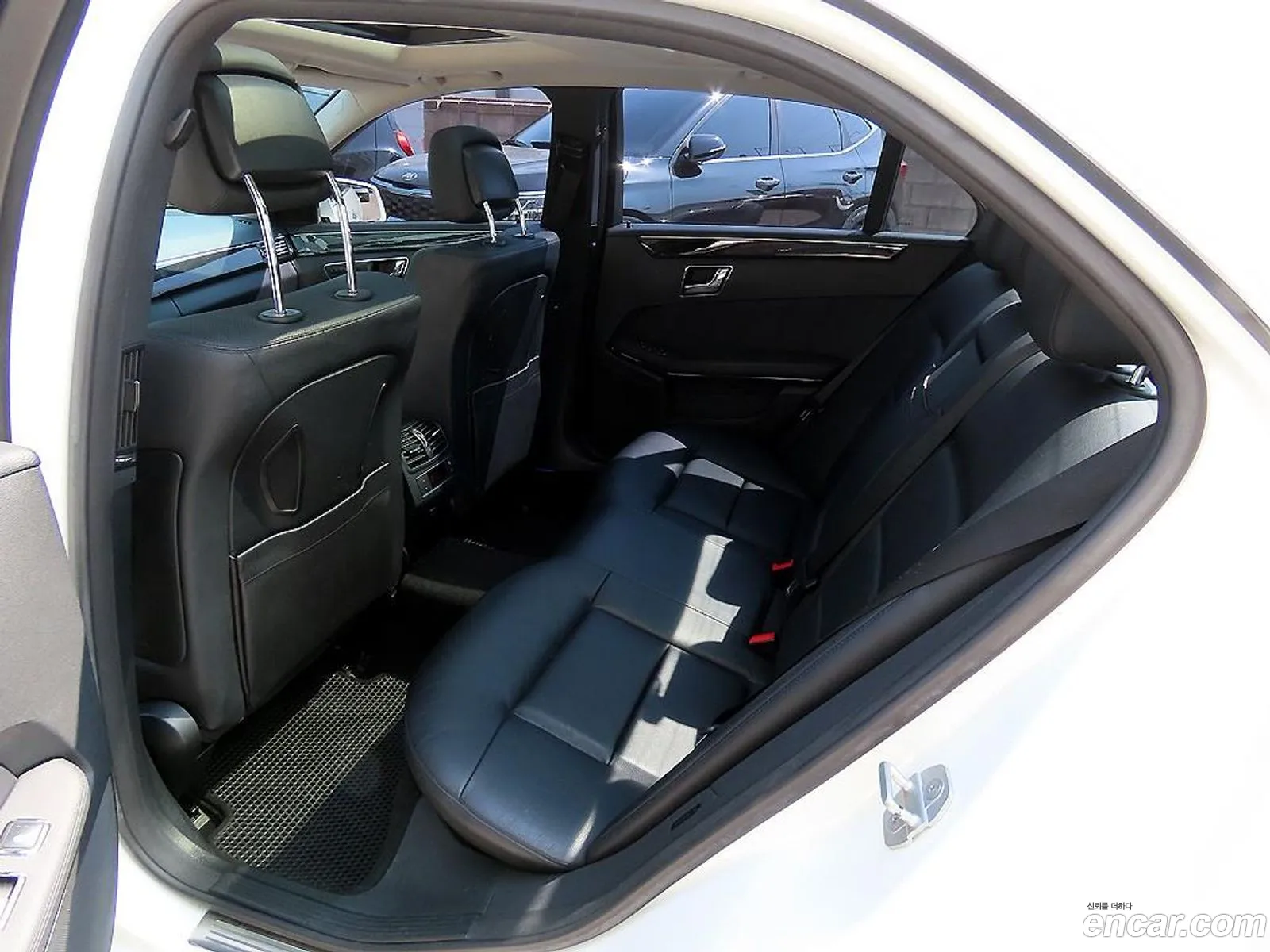 Mercedes-Benz E-Class W212 2009 — 11